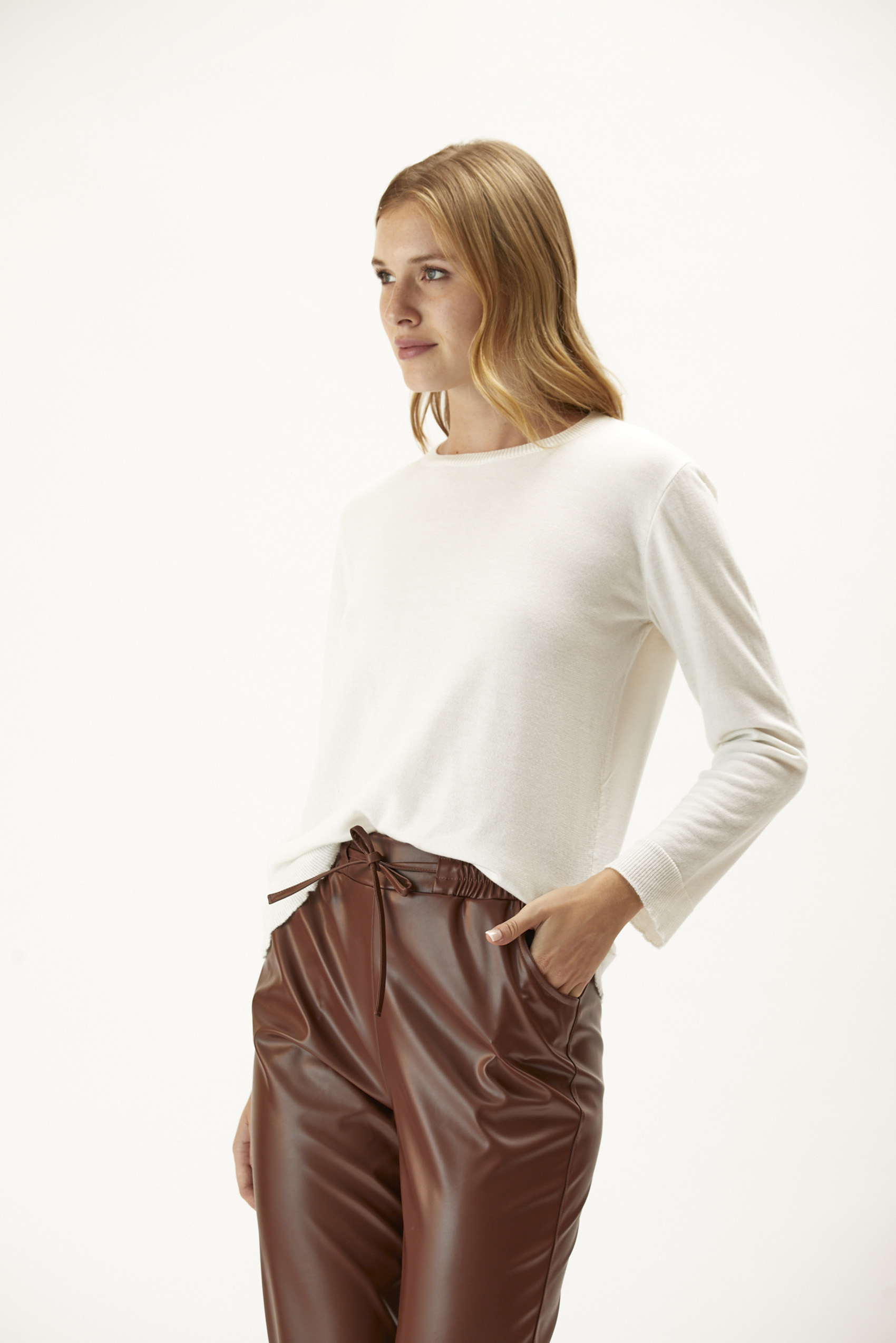 awada_sweater-bond_12-18-2023__picture-42727