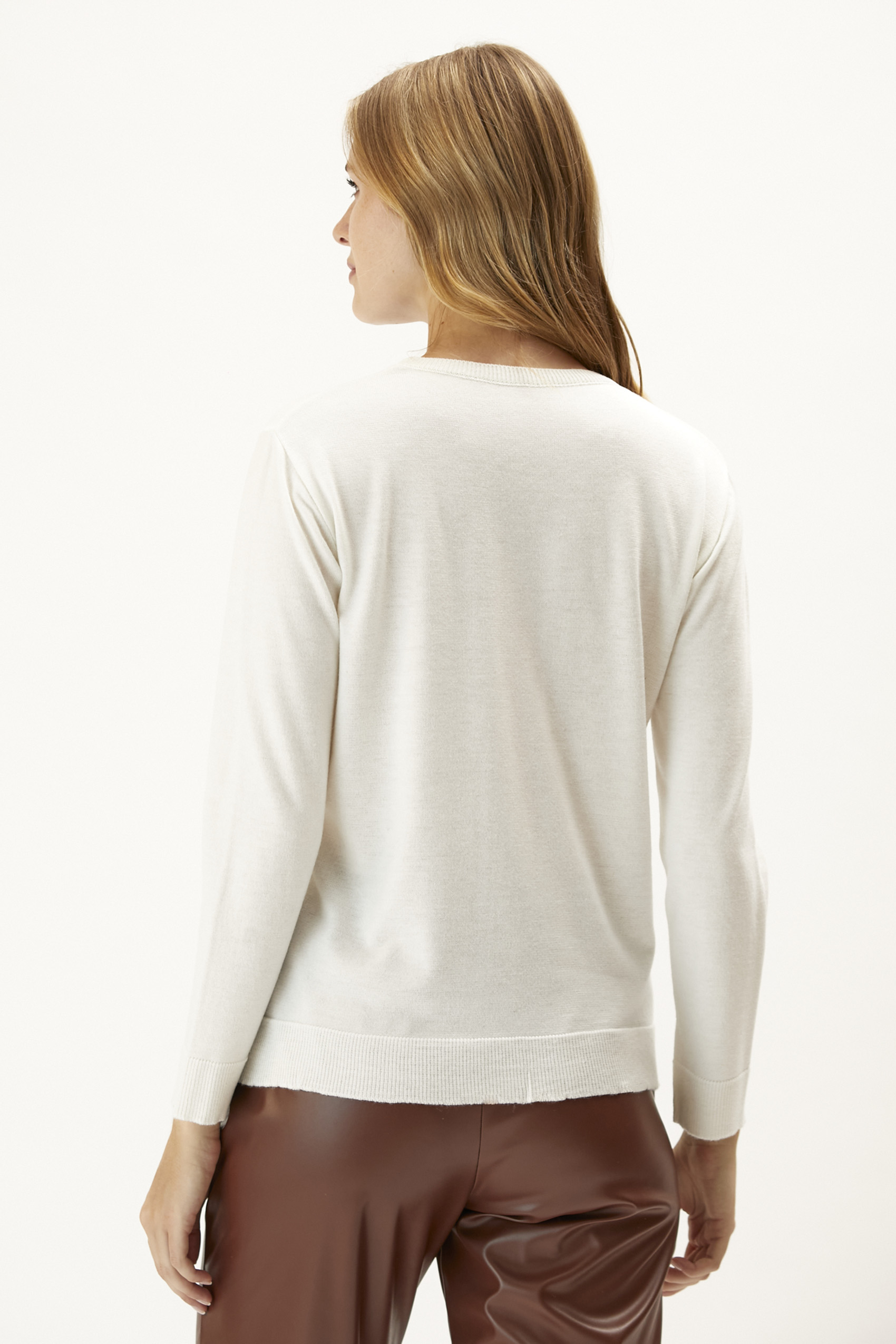 awada_sweater-bond_12-18-2023__picture-42728