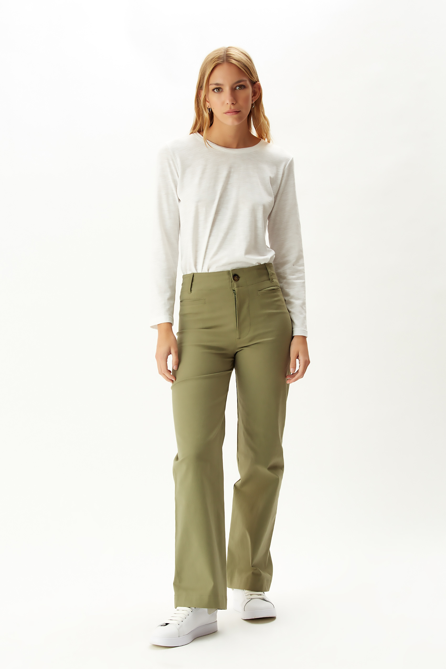 awada_pantalon-square-_50-17-2023__picture-43829