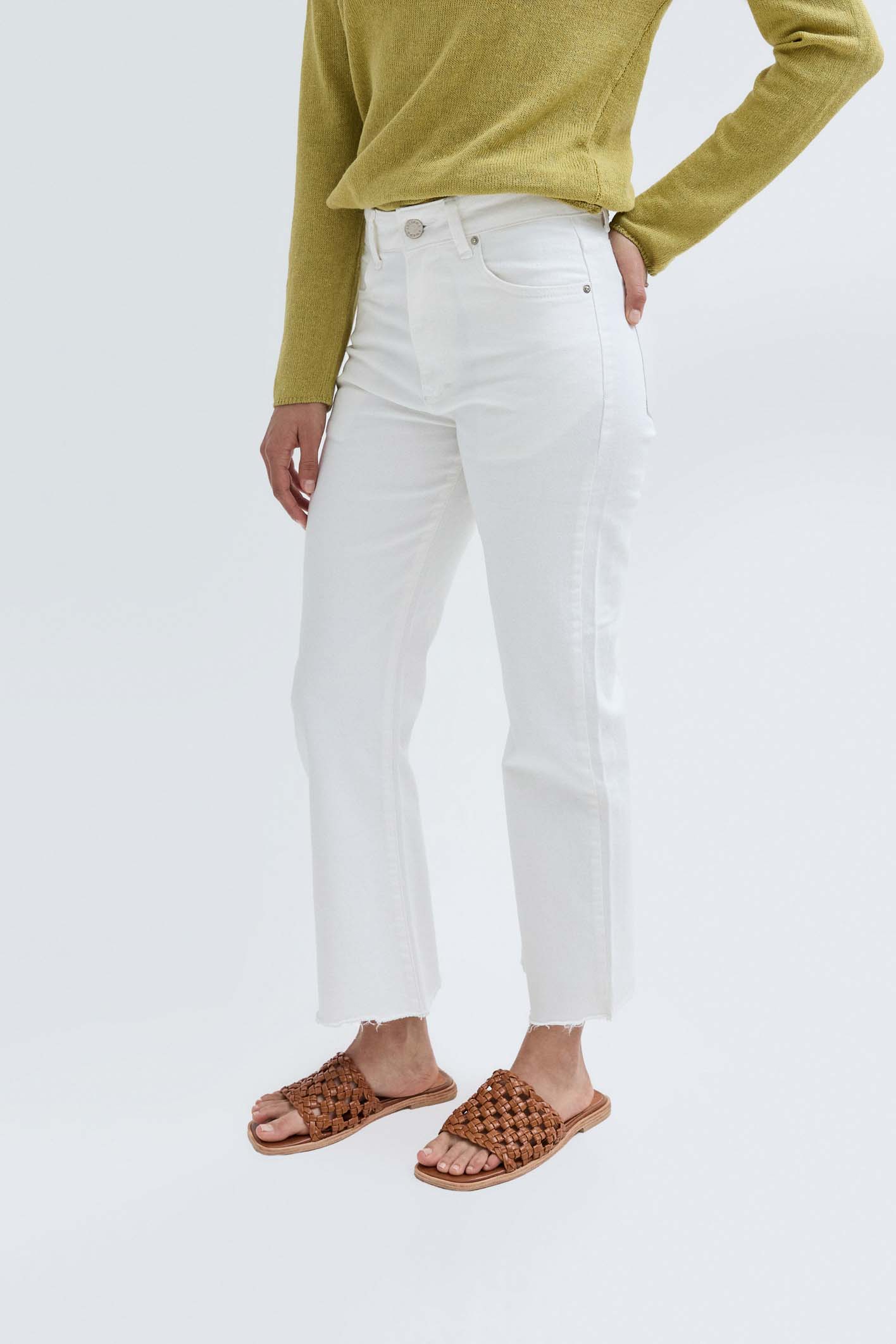 awada_jean-bootcut-off-white_51-27-2024__picture-54020