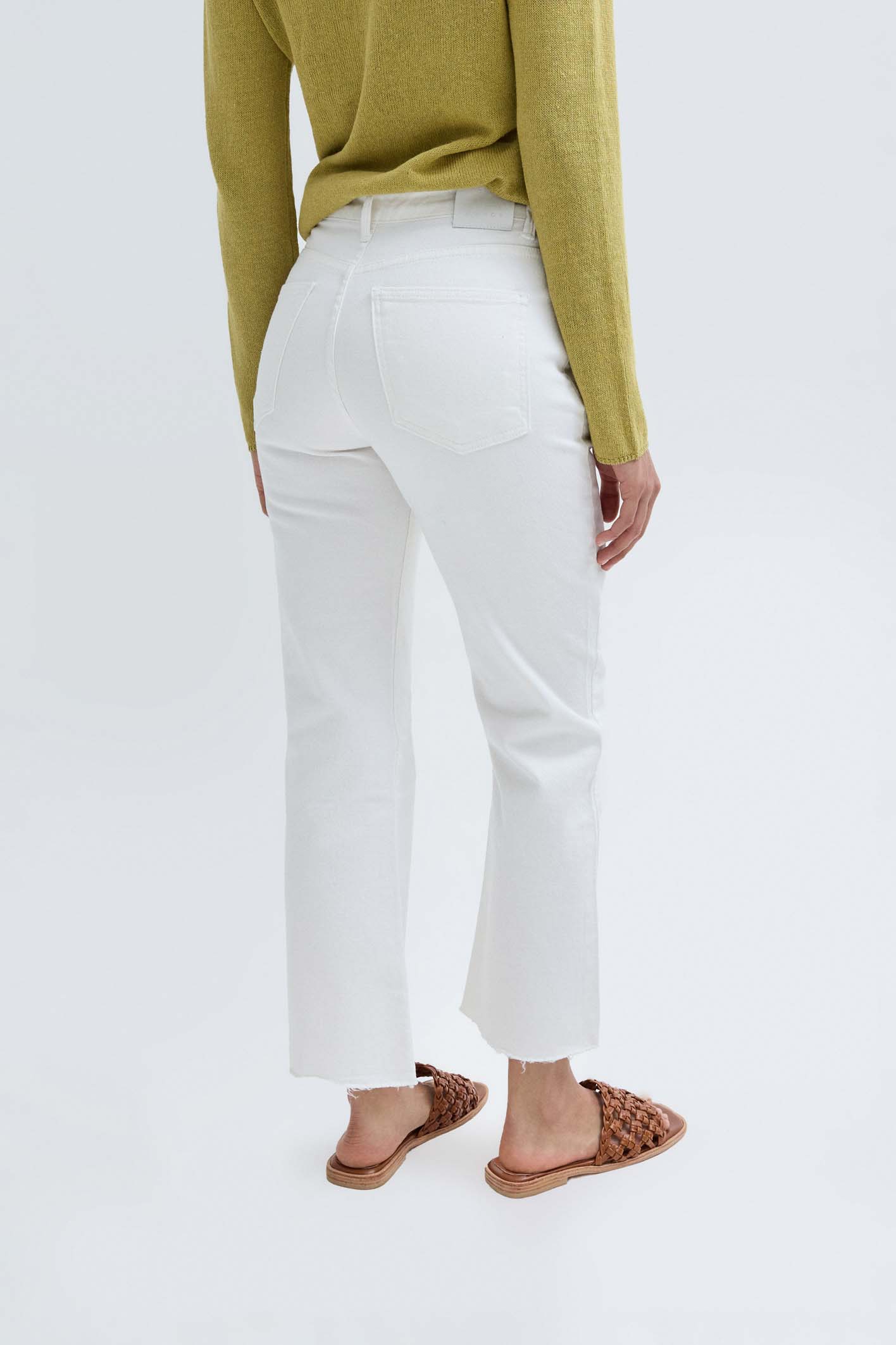 awada_jean-bootcut-off-white_51-27-2024__picture-54021