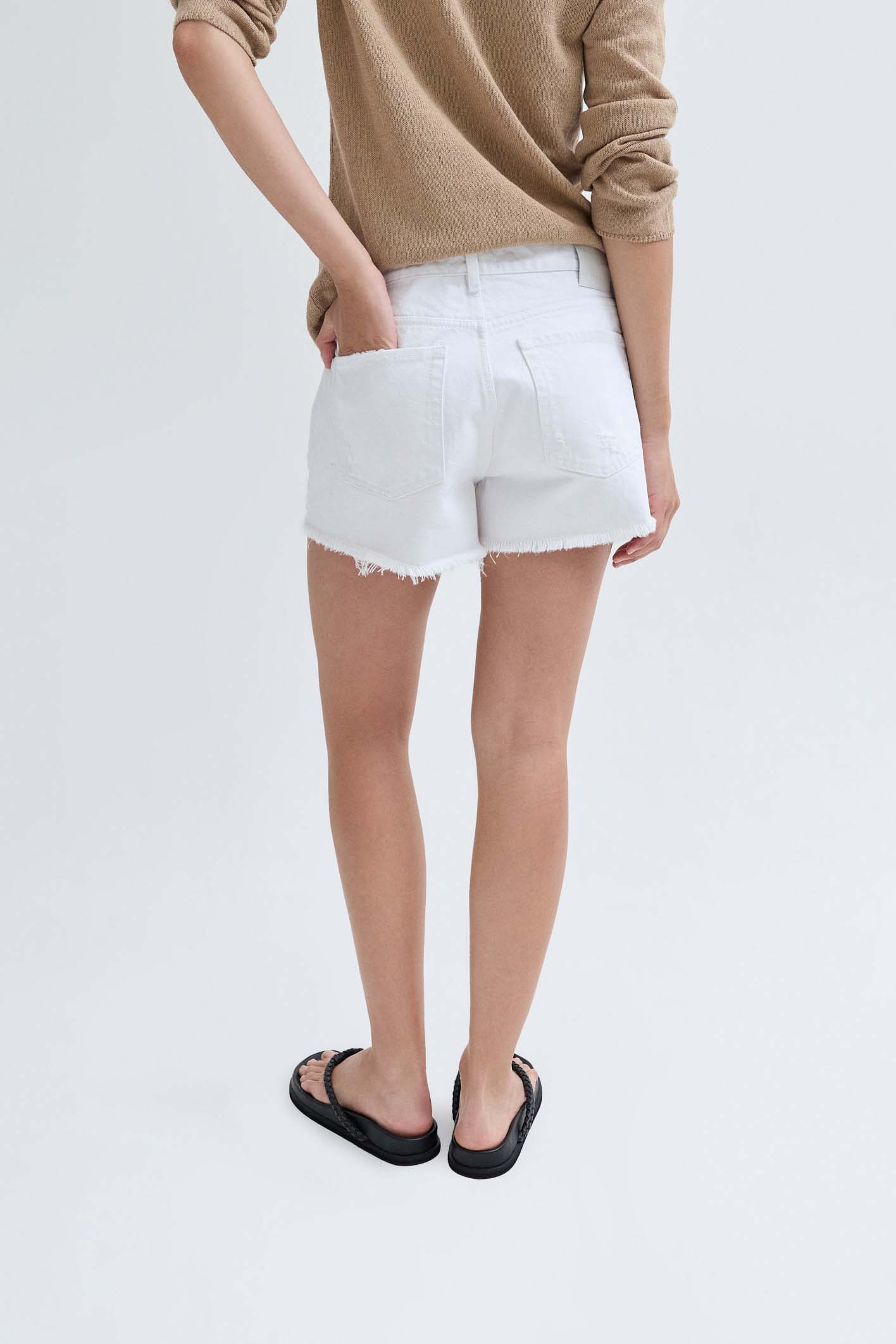 awada_short-high-off-white_38-25-2025__picture-54038