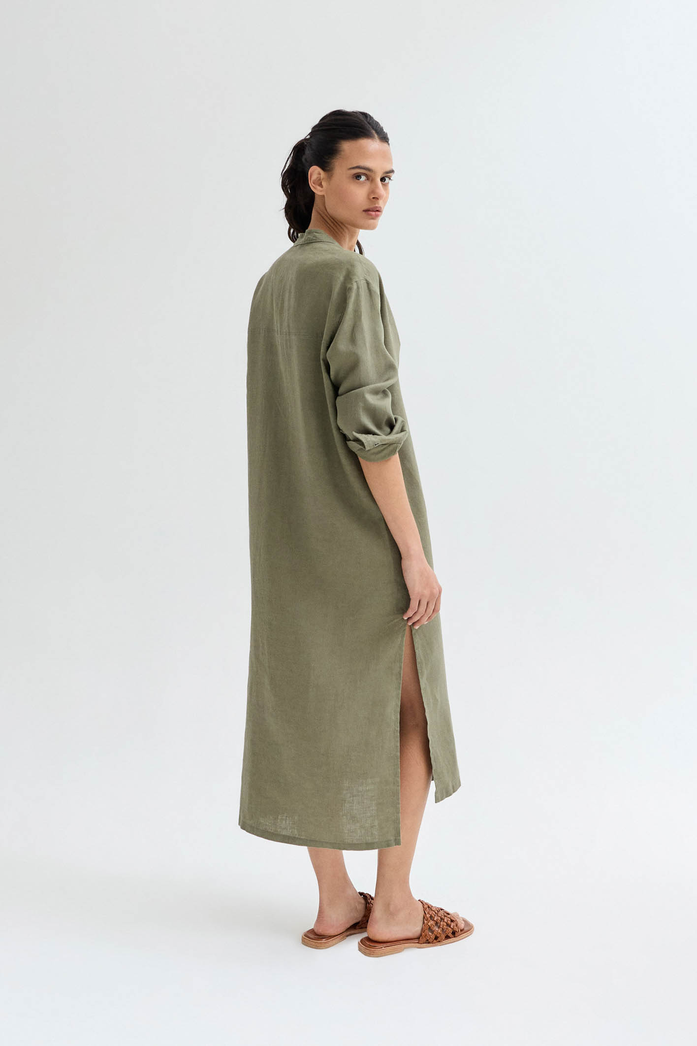 awada_tunica-de-lino_29-03-2025__picture-54087