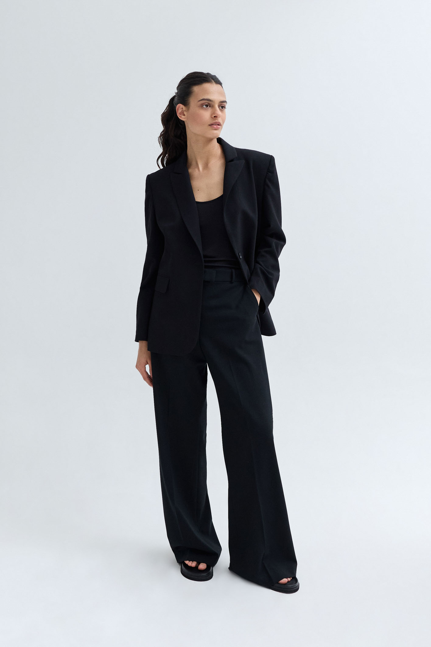 awada_blazer-sastrero-black_49-27-2024__picture-54286
