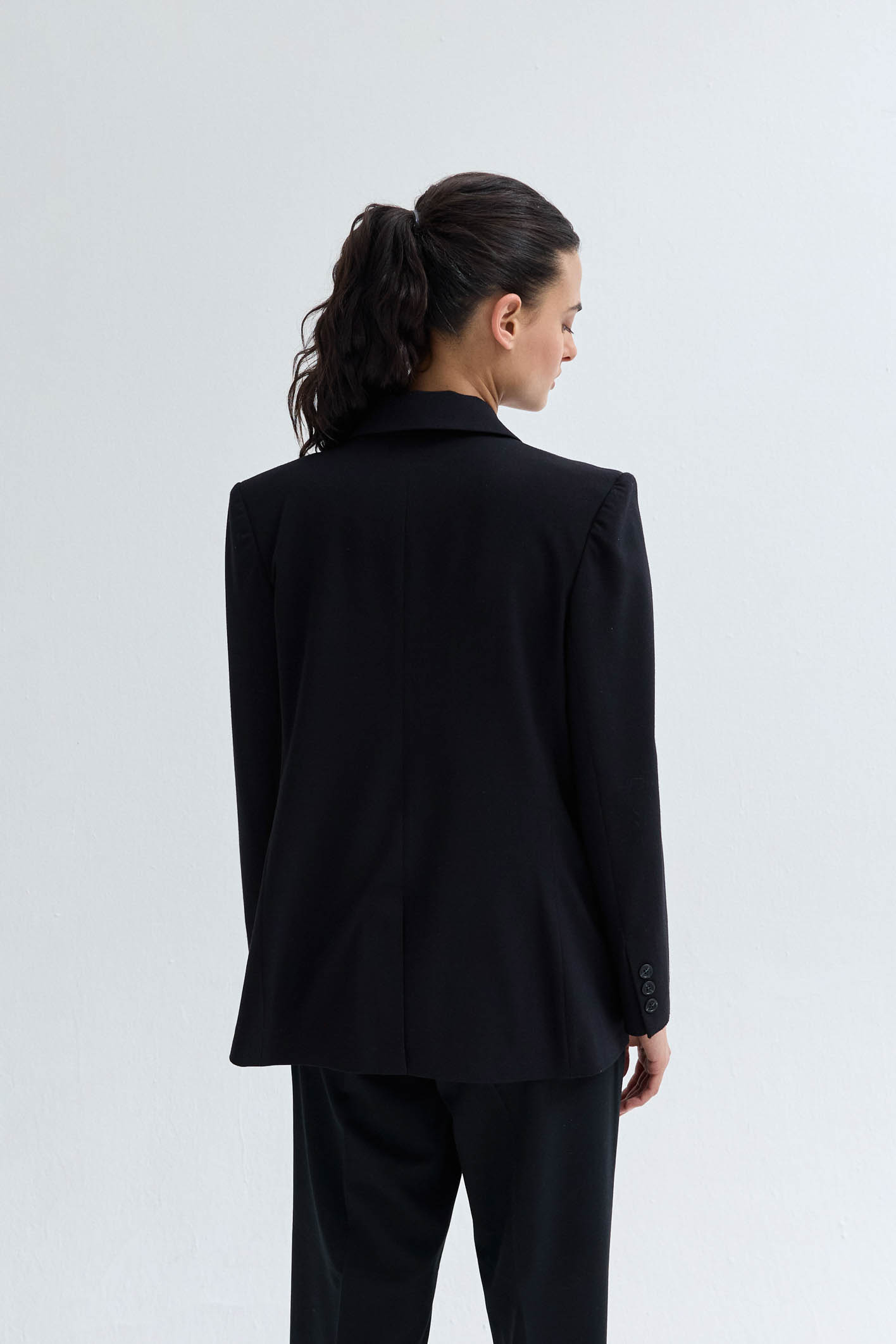 awada_blazer-sastrero-black_49-27-2024__picture-54300