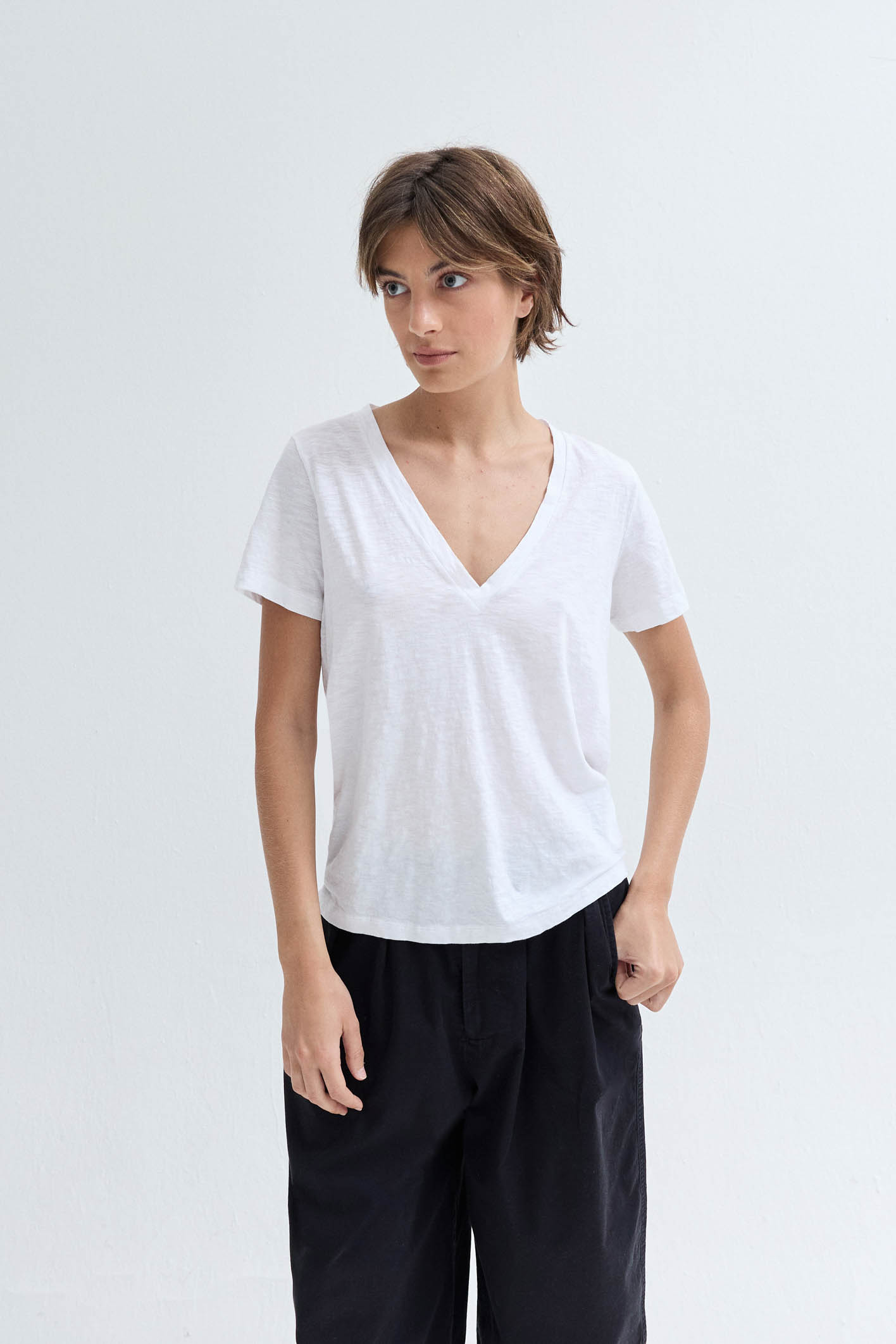 awada_remera-escote-v_55-27-2024__picture-54313