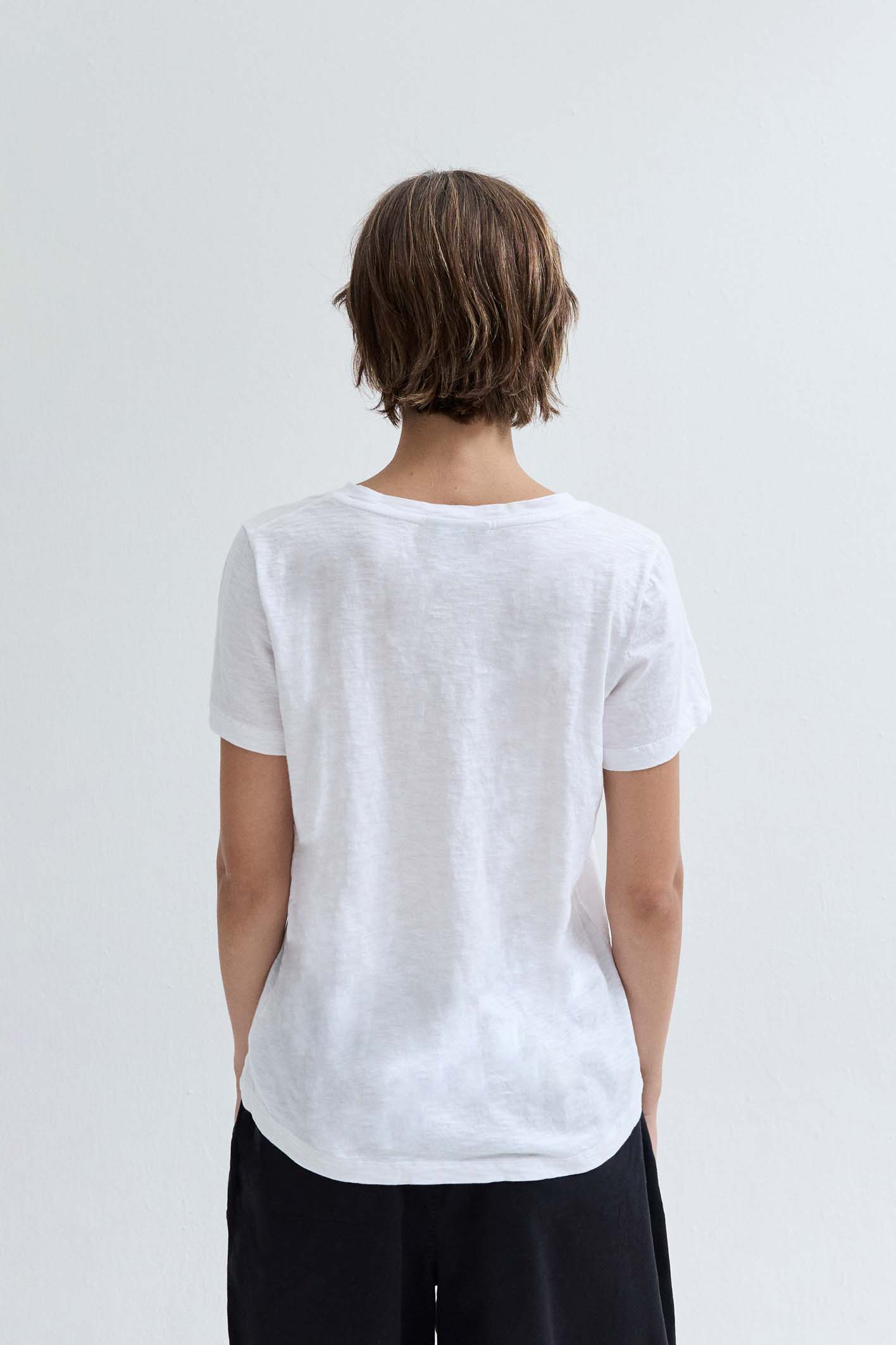 awada_remera-escote-v_55-27-2024__picture-54316