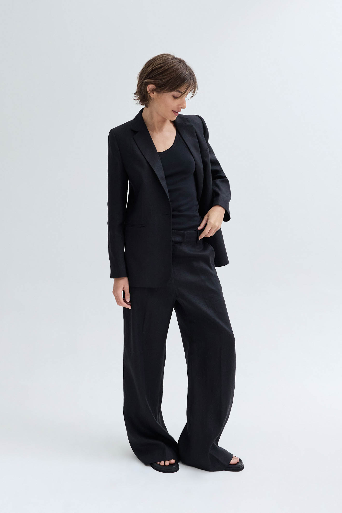 awada_blazer-sastrero-lino_49-27-2024__picture-54389