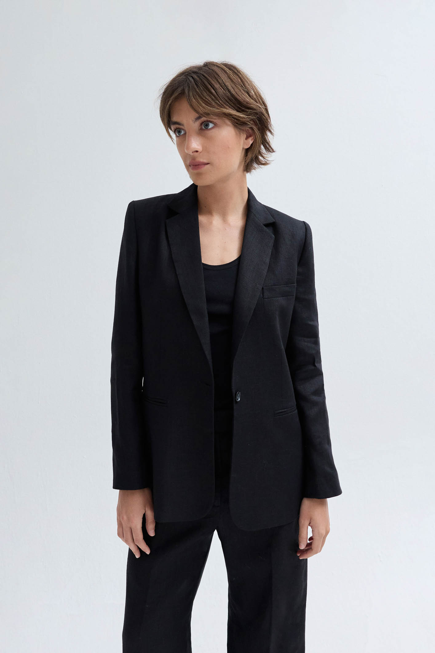 awada_blazer-sastrero-lino_49-27-2024__picture-54390