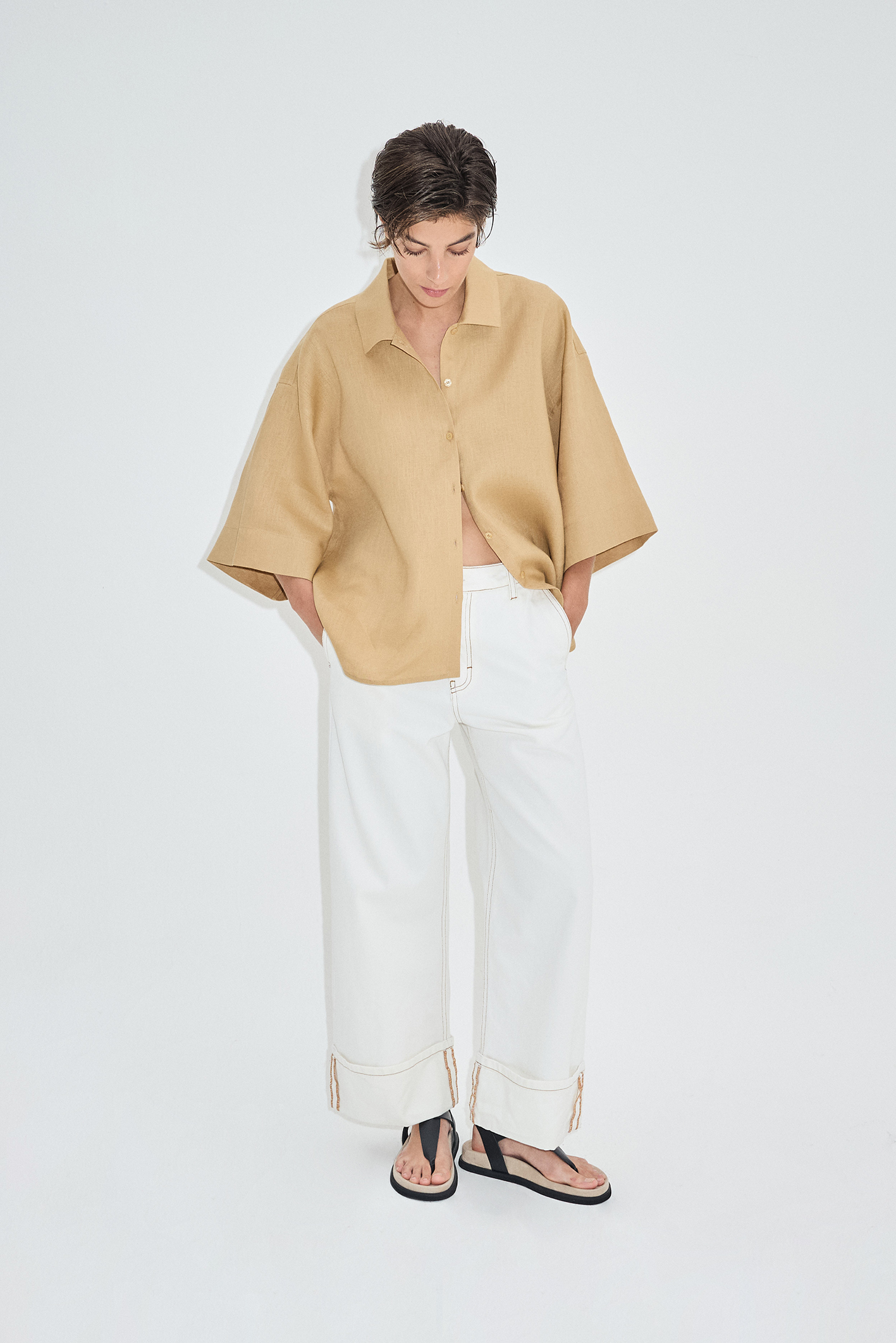 Rus qiz veb-kamerada toshakda mushukini onanizm qiladi. Shchelkovo lesbiyan klubi