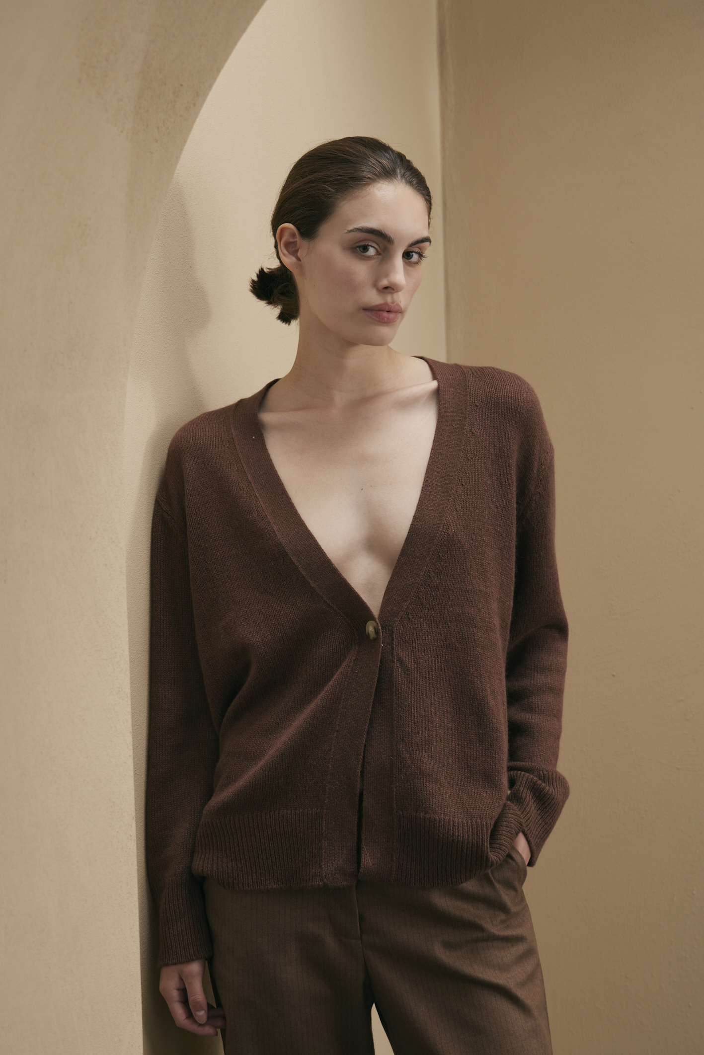 awada_sweater-cashmere-cardigan_08-10-2025__picture-56442