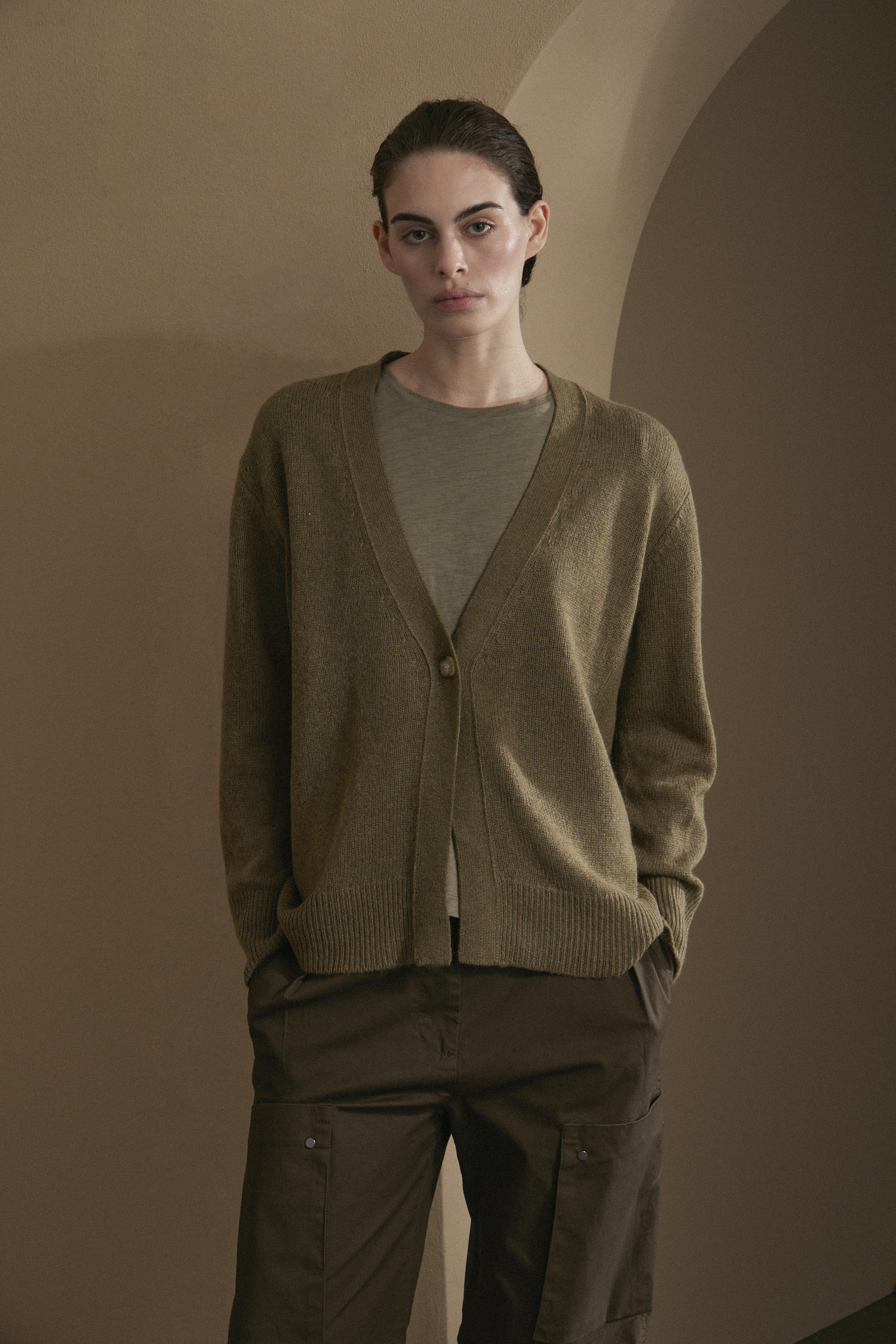awada_sweater-cashmere-cardigan_08-10-2025__picture-57065