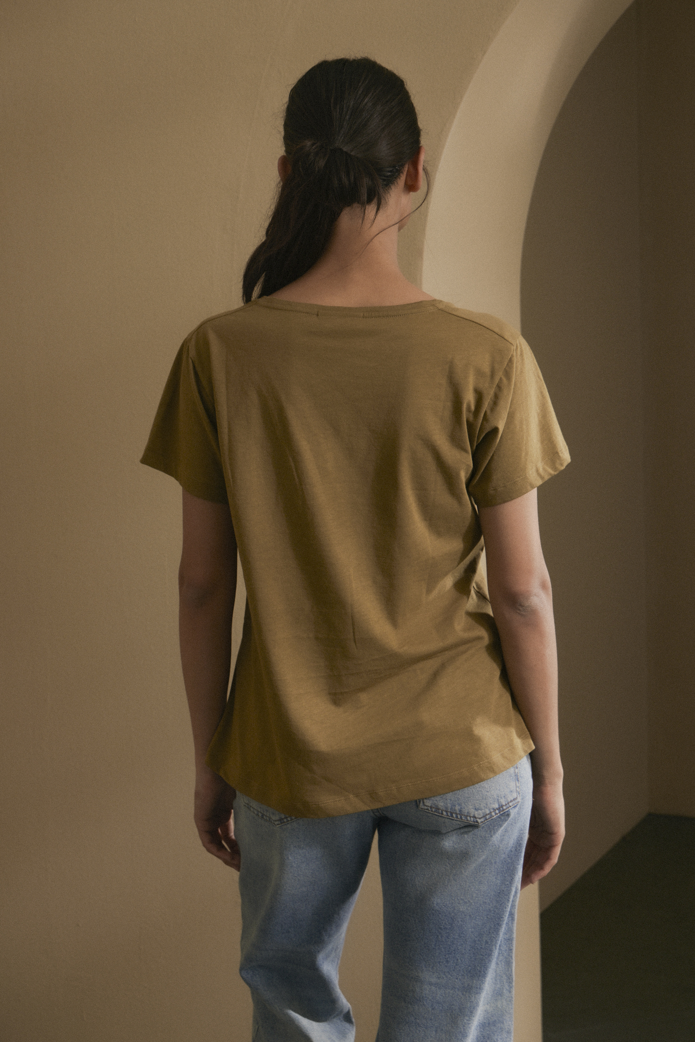 awada_remera-escote-v-pima_21-26-2025__picture-57114