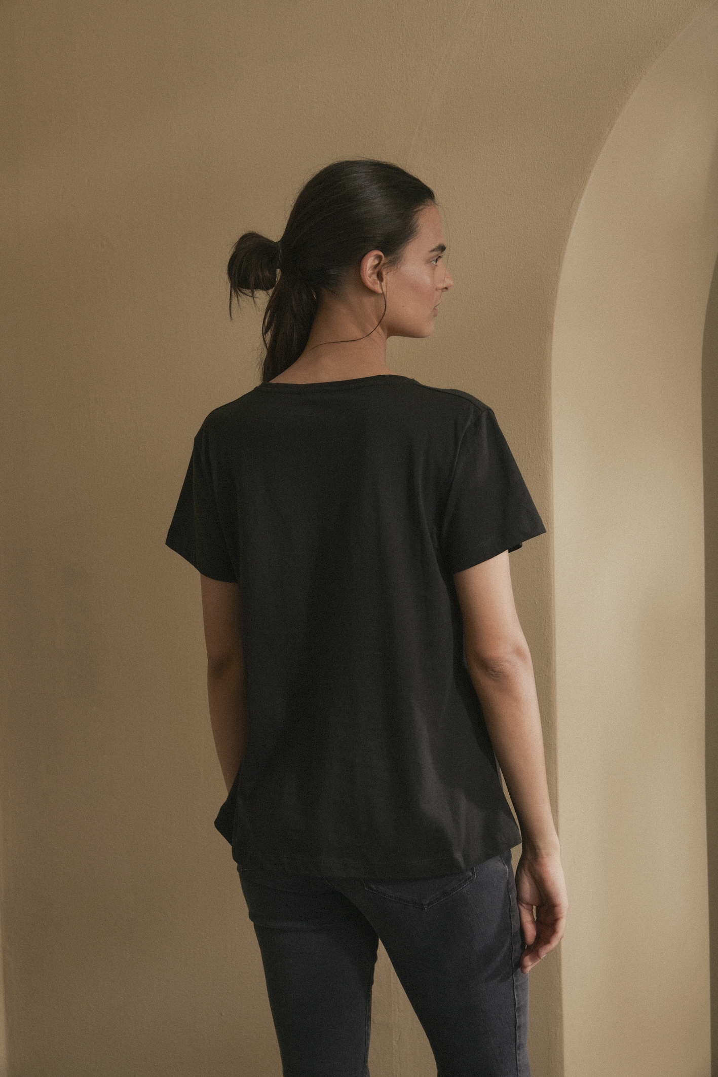 awada_remera-escote-v-pima_21-26-2025__picture-57118