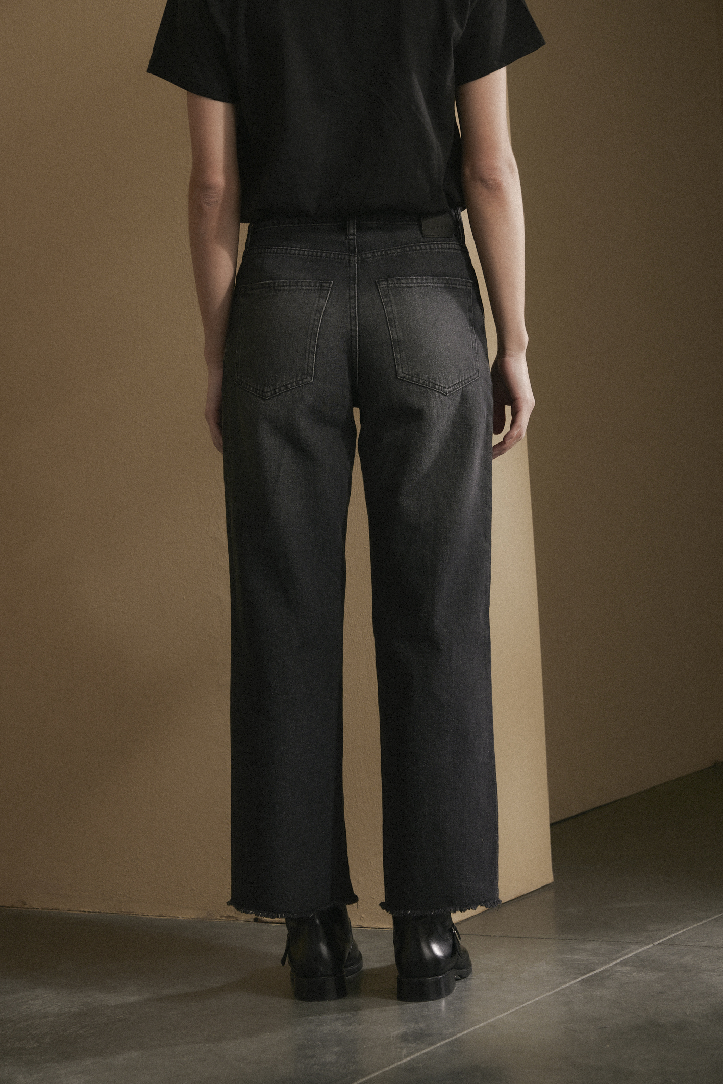 awada_jean-relaxed-black_52-27-2024__picture-57224