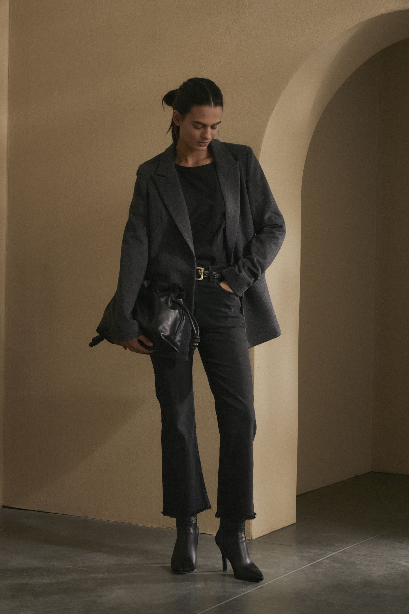 awada_jean-bootcut-black_58-10-2025__picture-57263