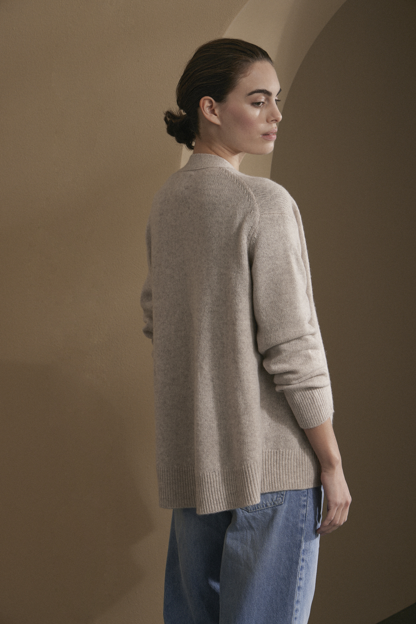 awada_sweater-cashmere-cardigan_08-10-2025__picture-57332