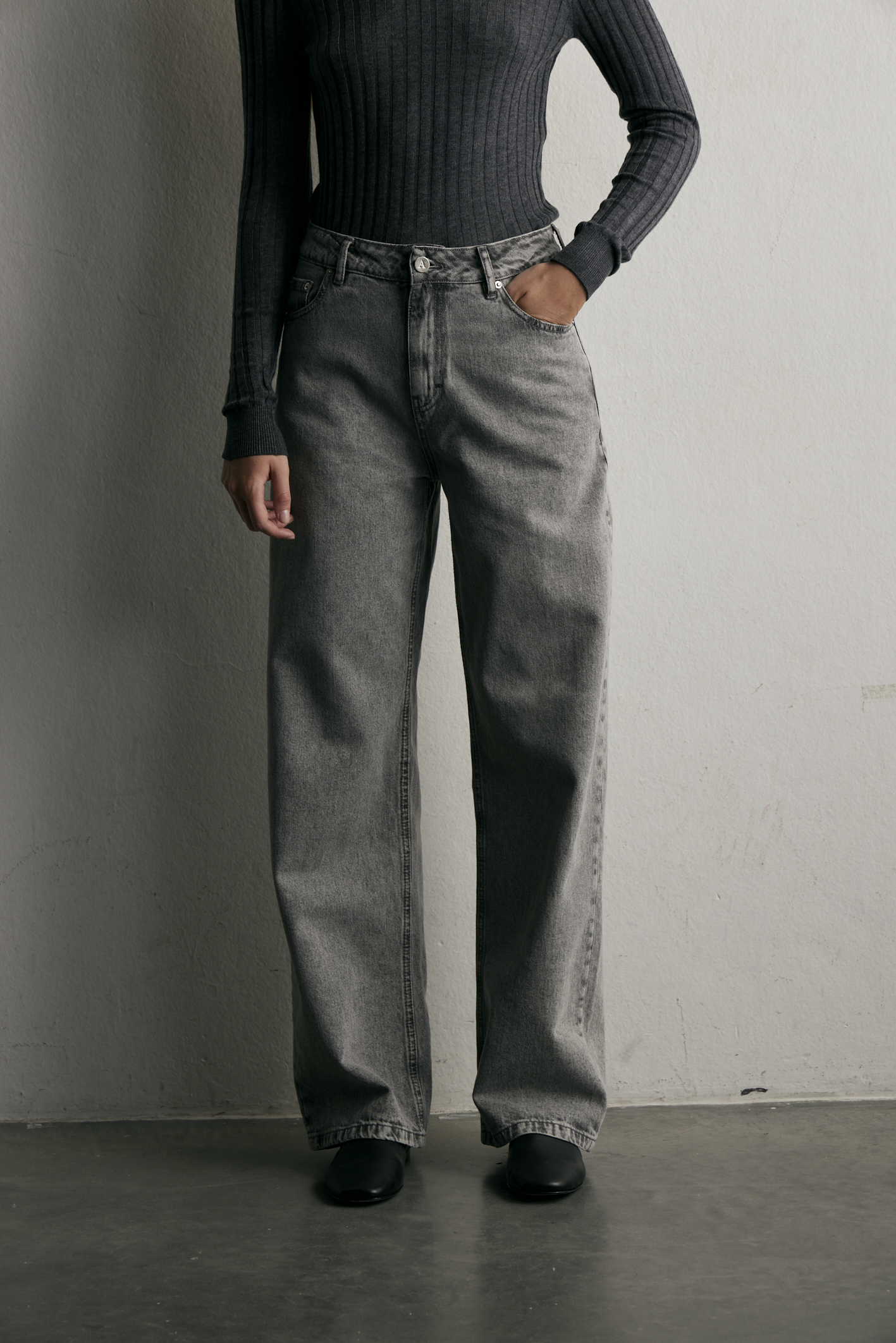 awada_jean-alameda-grey_56-03-2025__picture-57468