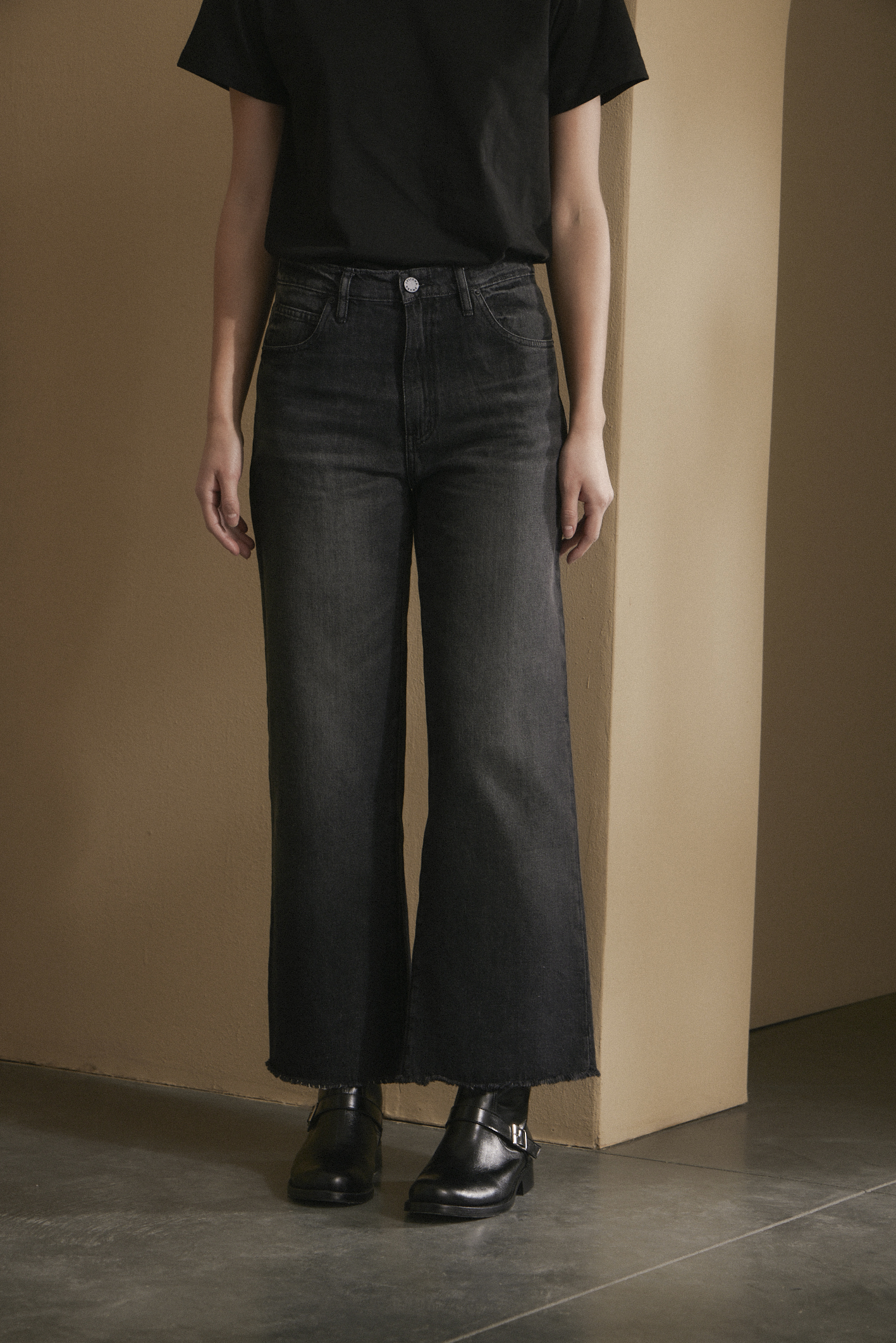 awada_jean-relaxed-black_52-27-2024__picture-57474