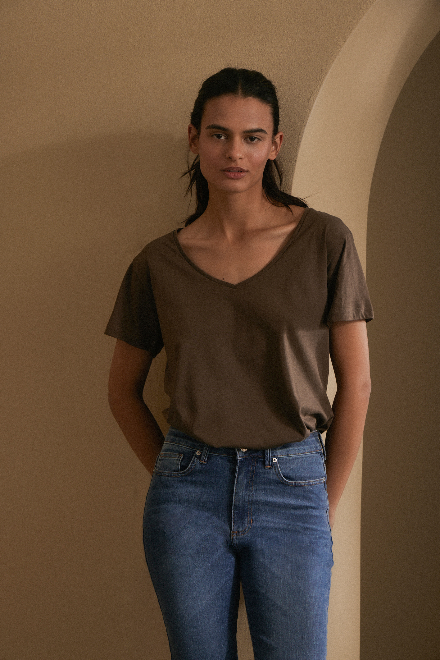 awada_remera-escote-v-pima_21-26-2025__picture-58051