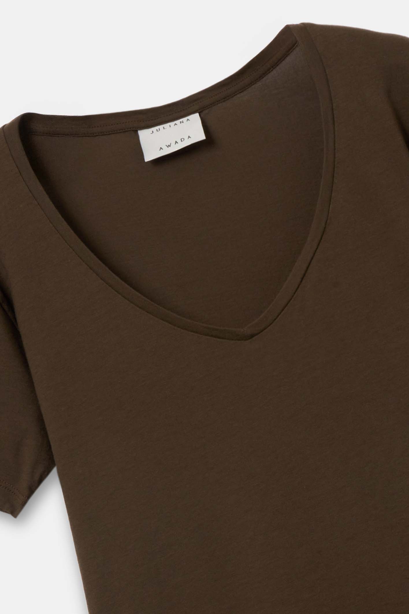 awada_remera-escote-v-pima_21-26-2025__picture-58051