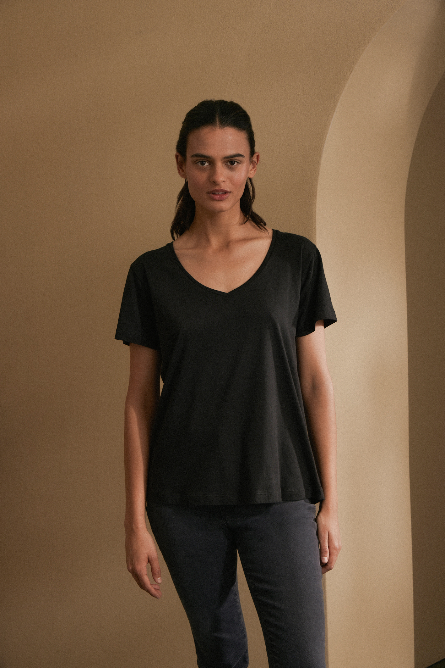 awada_remera-escote-v-pima_21-26-2025__picture-58053