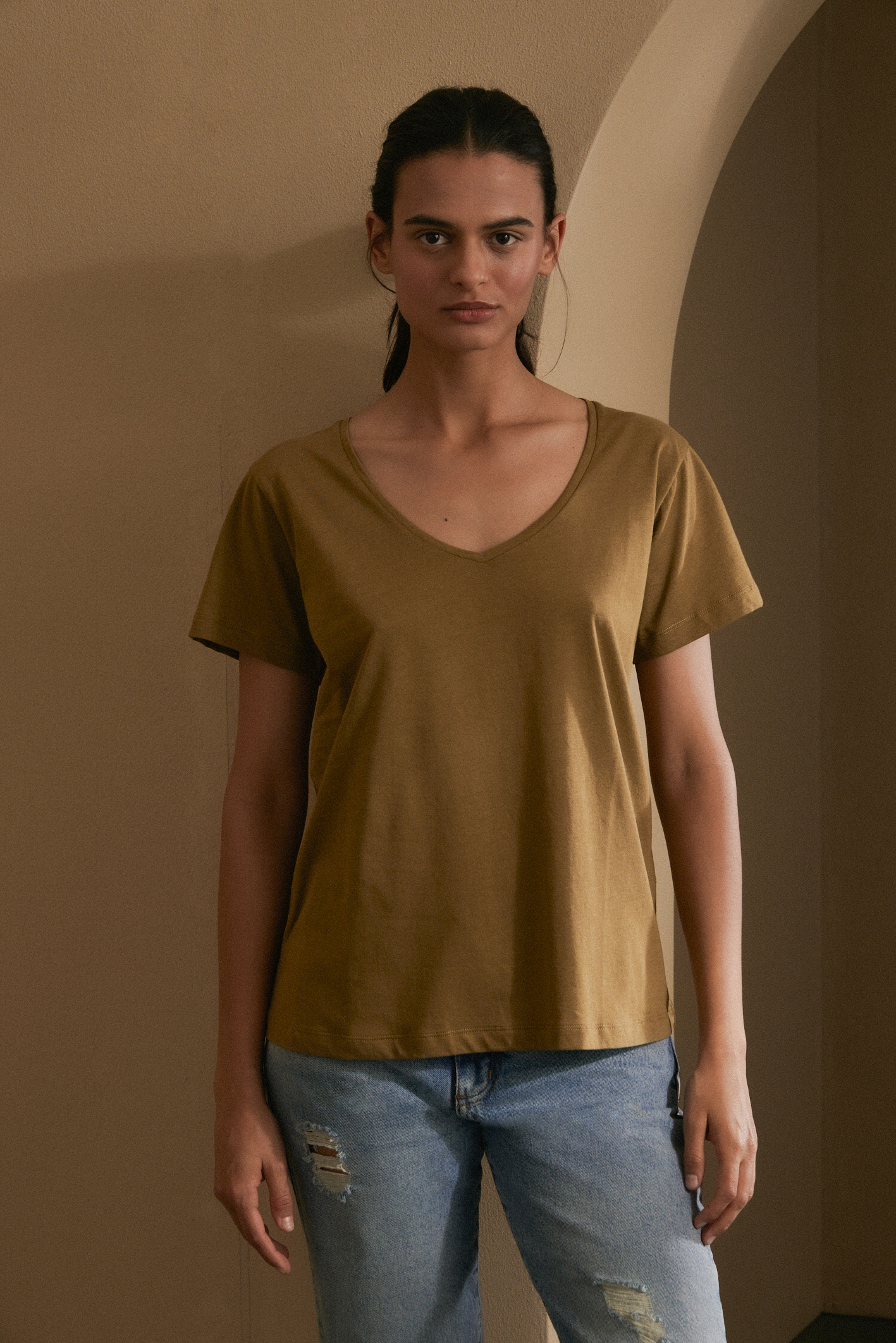 awada_remera-escote-v-pima_21-26-2025__picture-58056