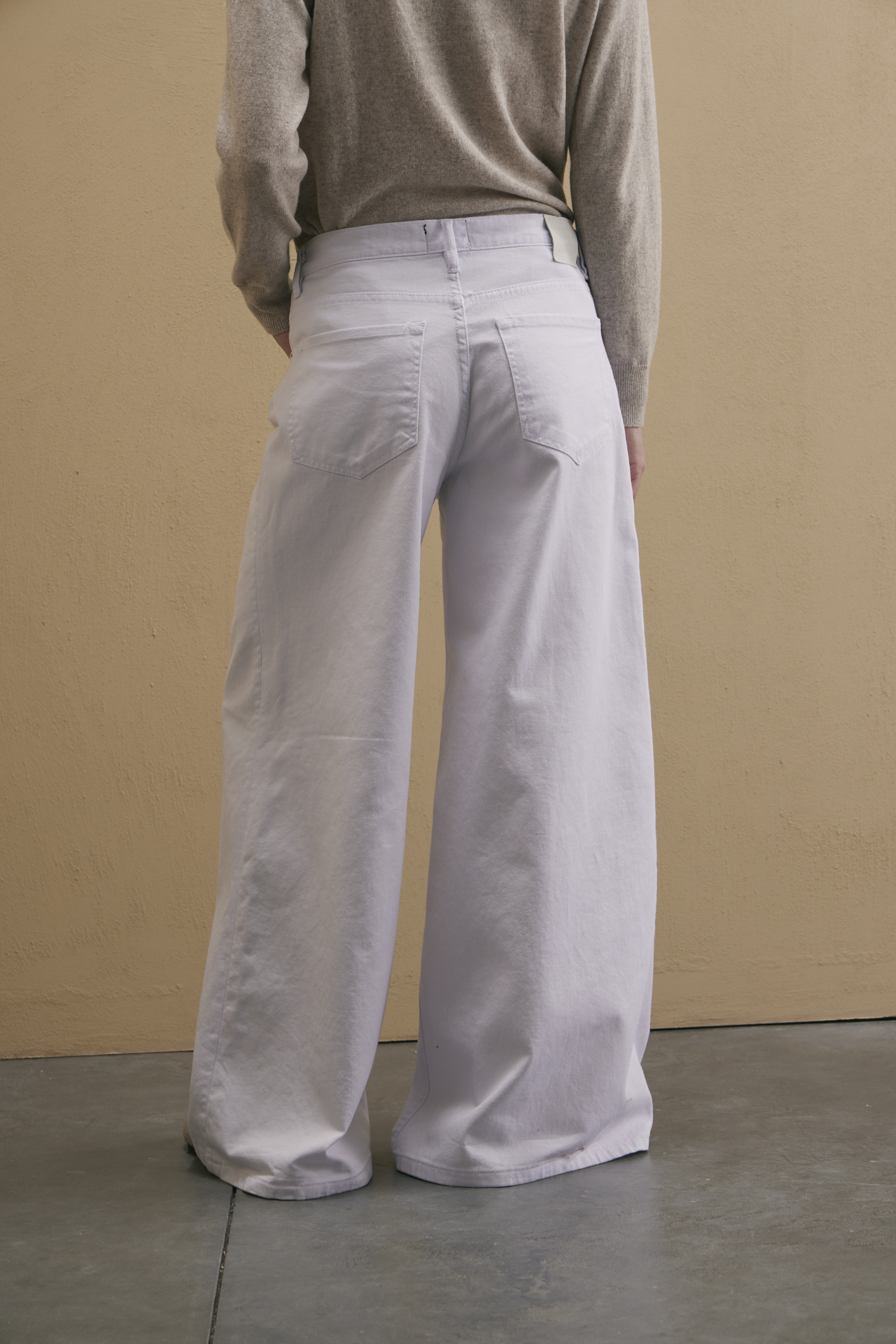 awada_jean-super-wide-white_52-27-2024__picture-58360