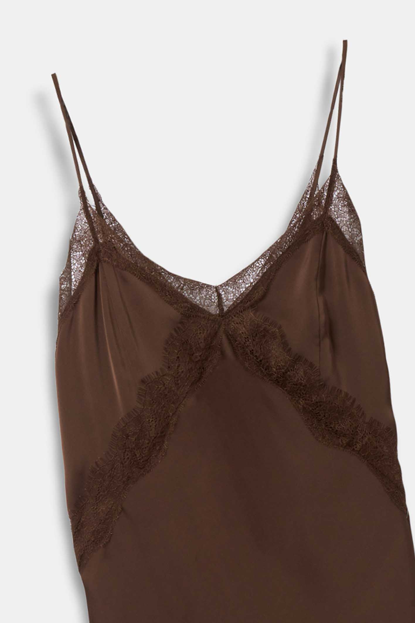 awada_vestido-encaje_03-22-2025__picture-60821