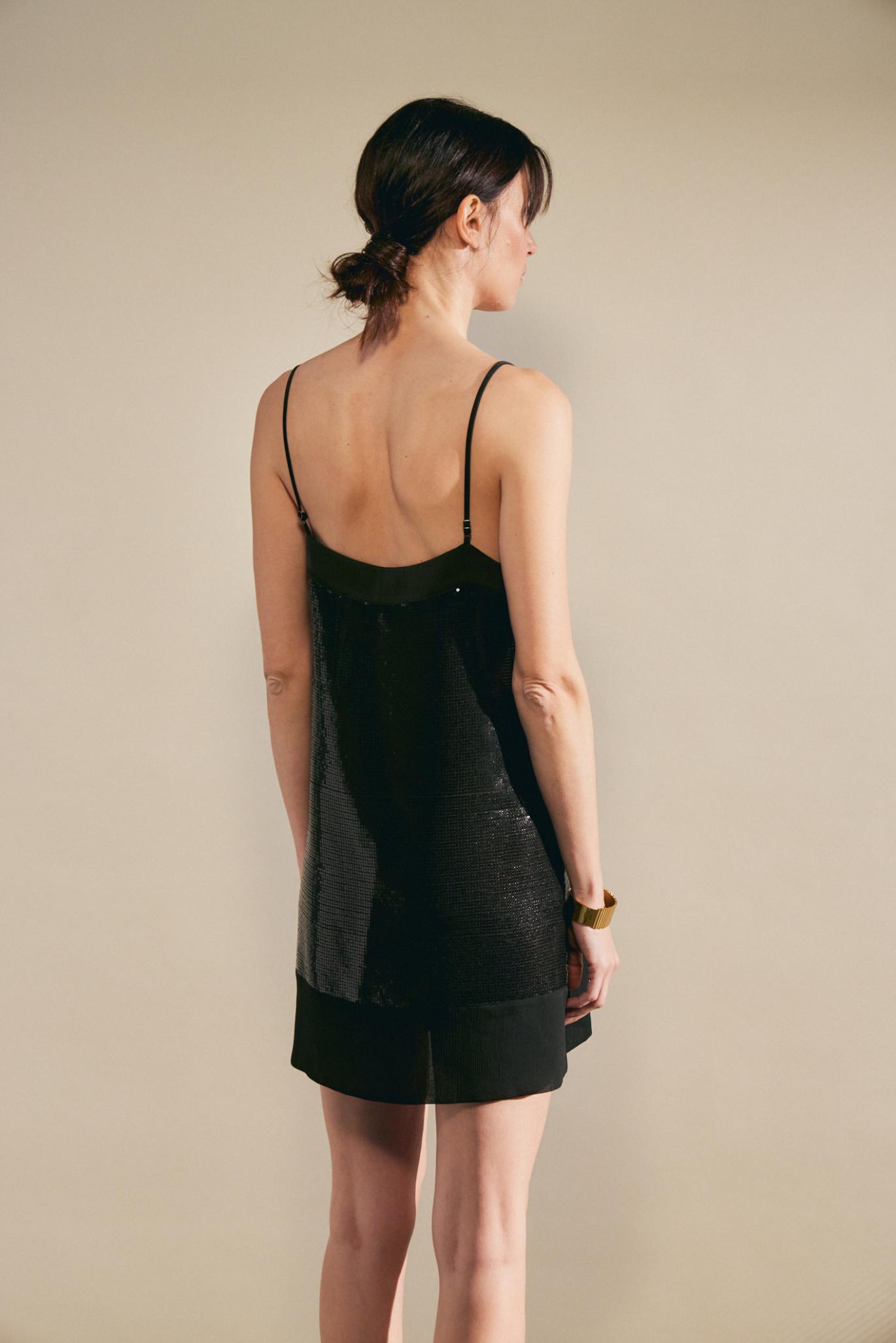 awada_vestido-de-lentejuelas_01-22-2025__picture-61110
