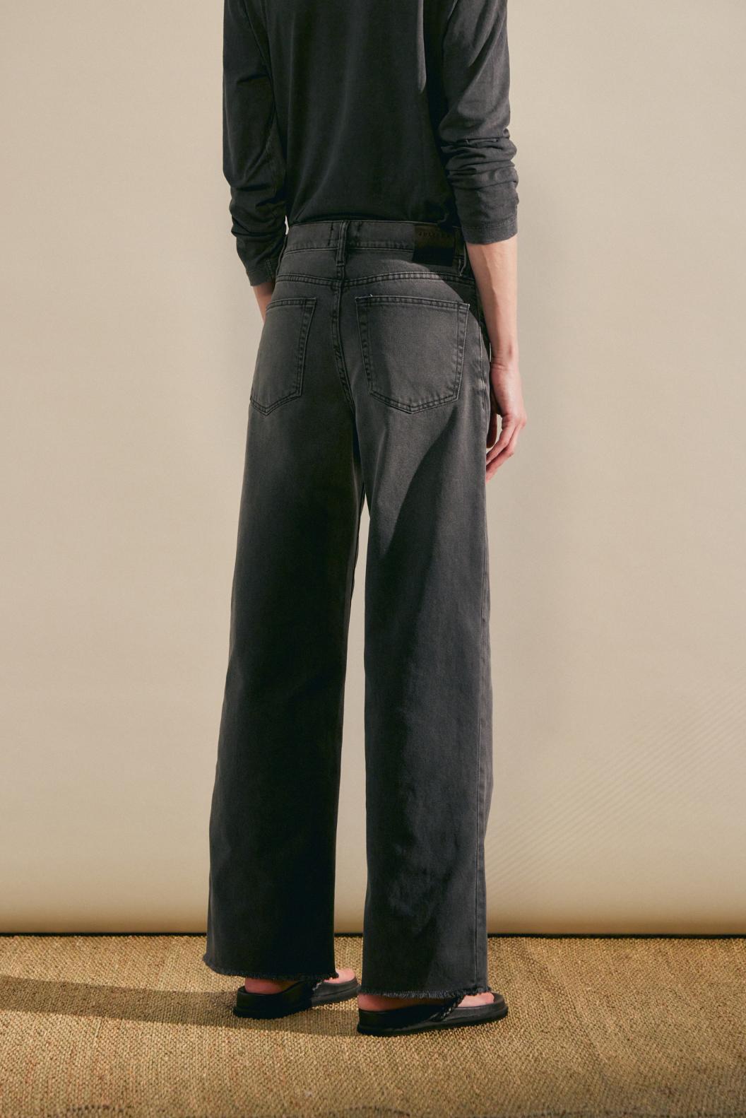 awada_jean-relaxed-megablack_41-03-2025__picture-61356