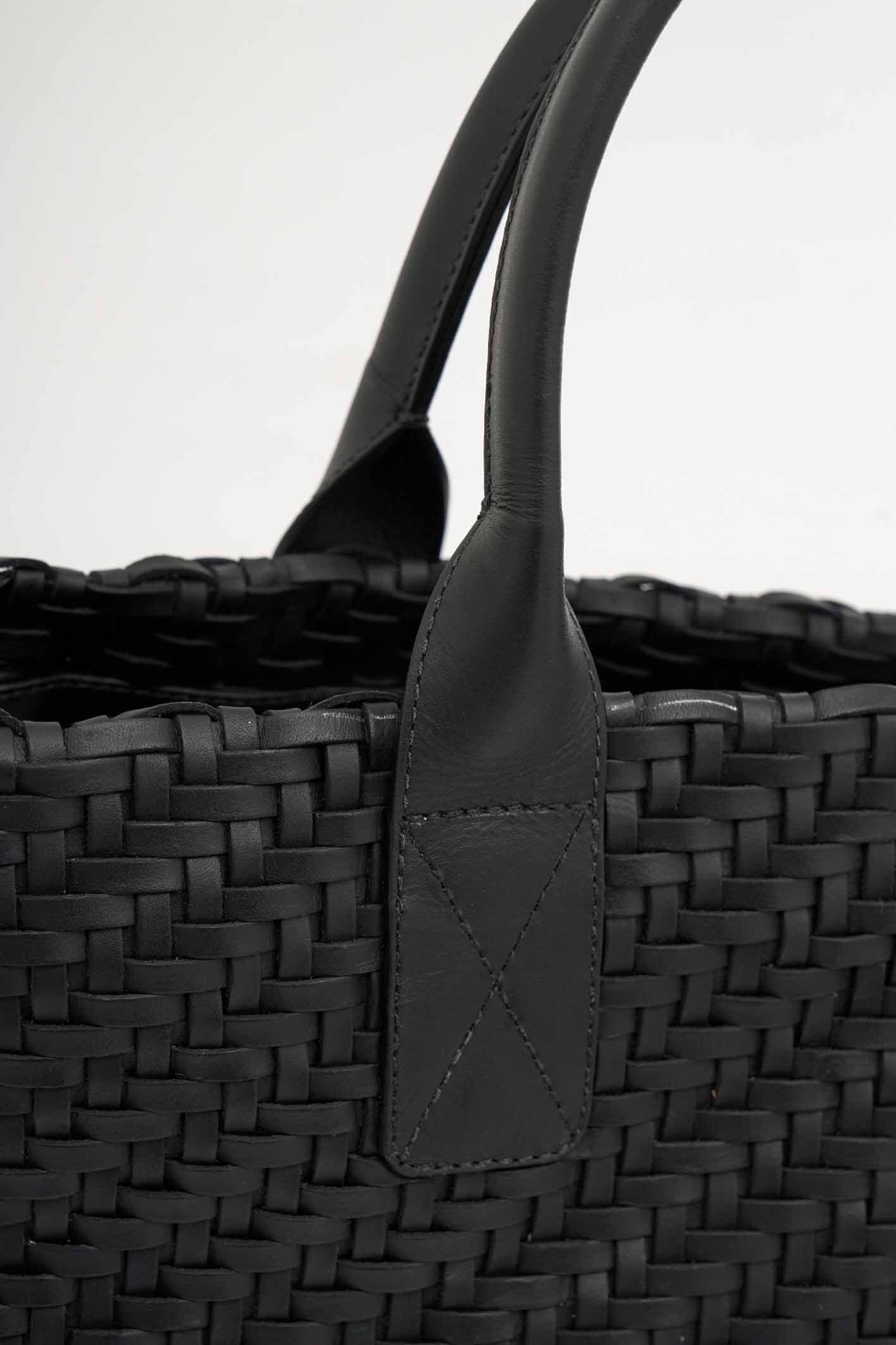 awada_cartera-trenzada_31-27-2025__picture-61405