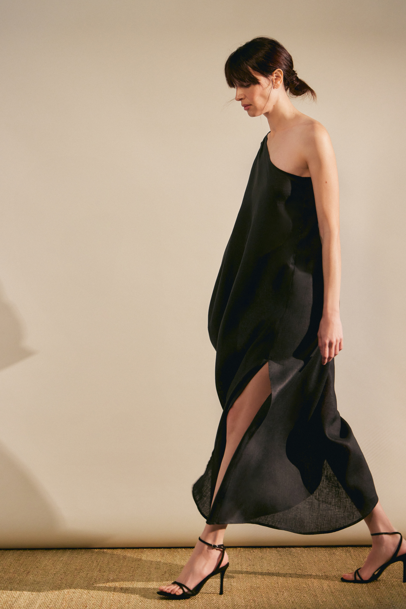 awada_vestido-amplio-lino_02-22-2025__picture-61470