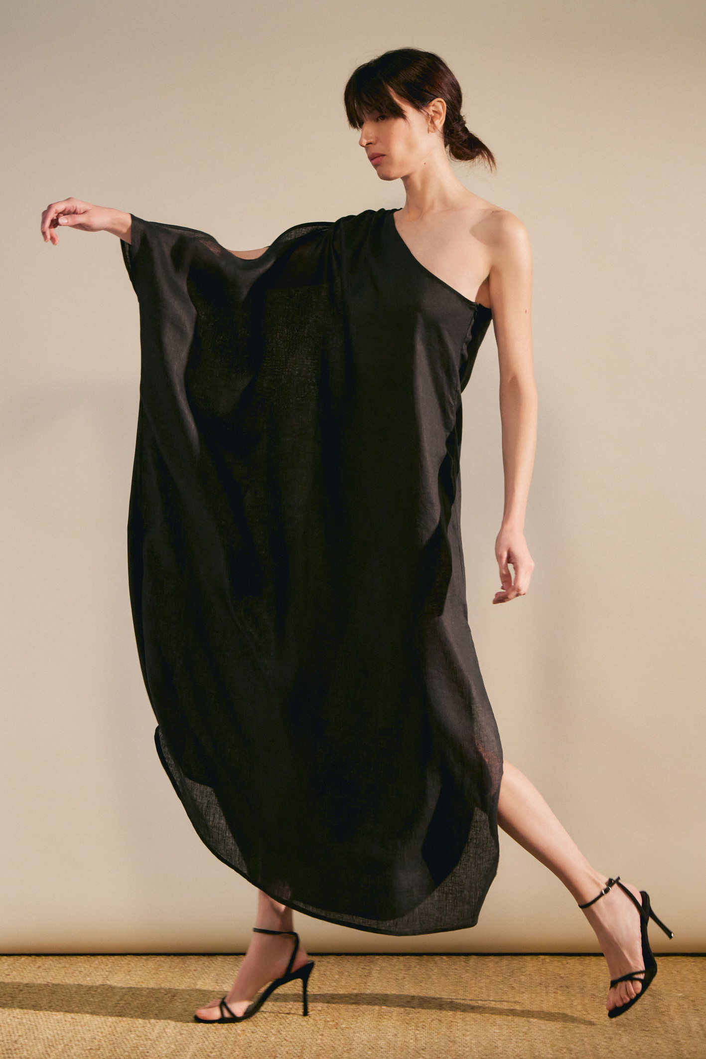 awada_vestido-amplio-lino_02-22-2025__picture-61471
