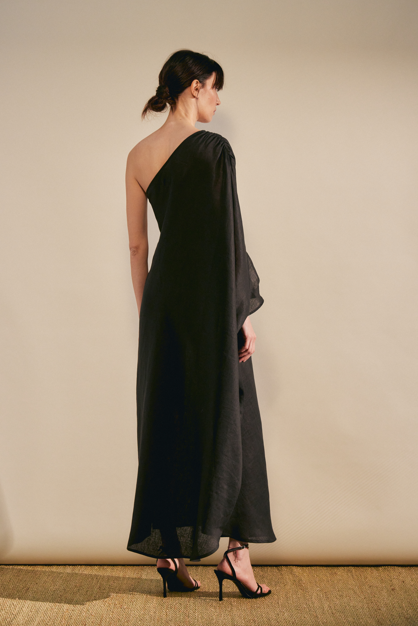 awada_vestido-amplio-lino_02-22-2025__picture-61472