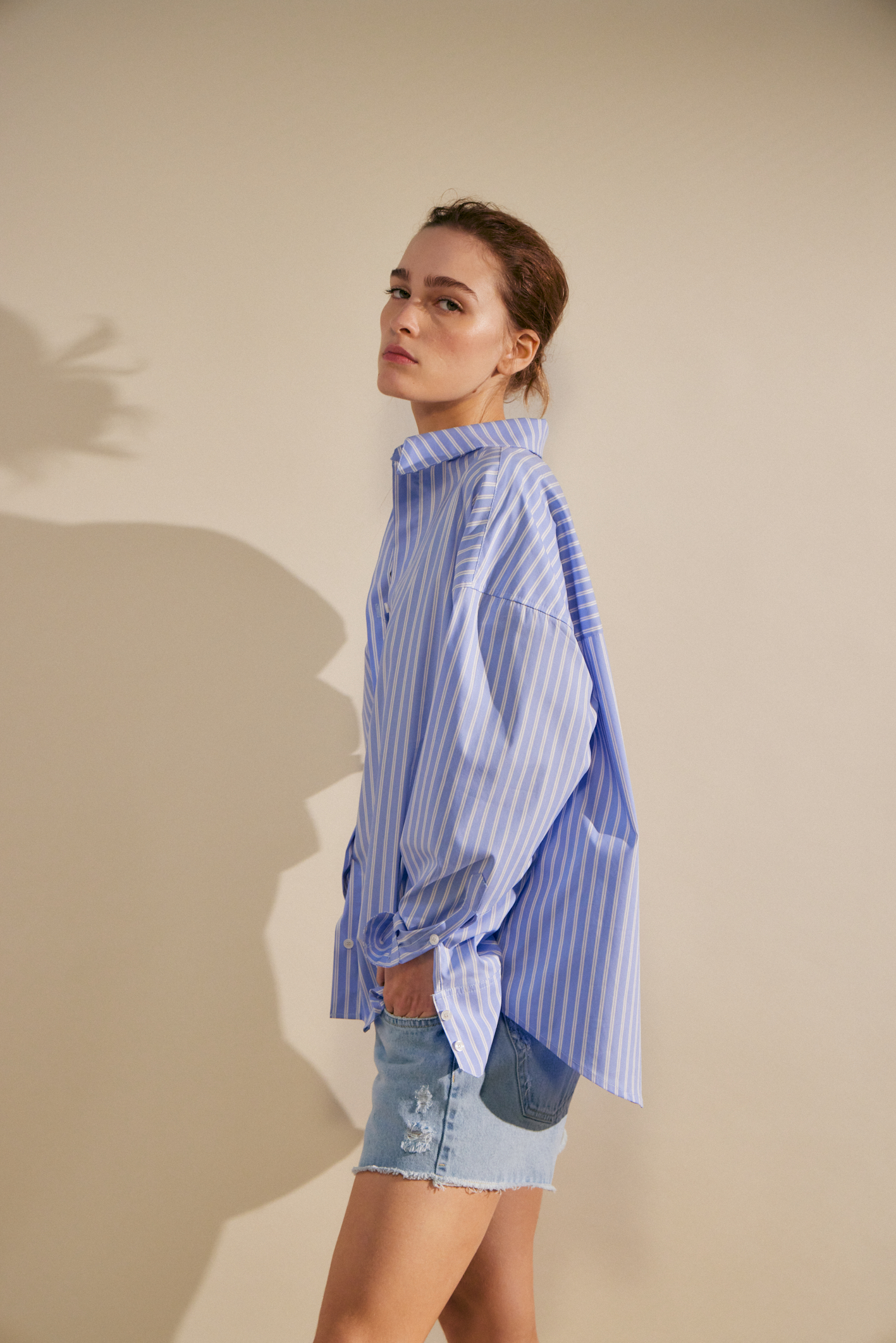 awada_camisa-over-rayada_42-06-2025__picture-61486