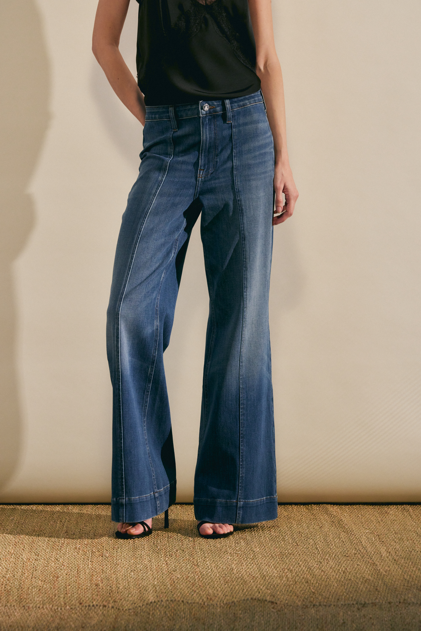 awada_jean-flare-recortes_05-14-2025__picture-61601