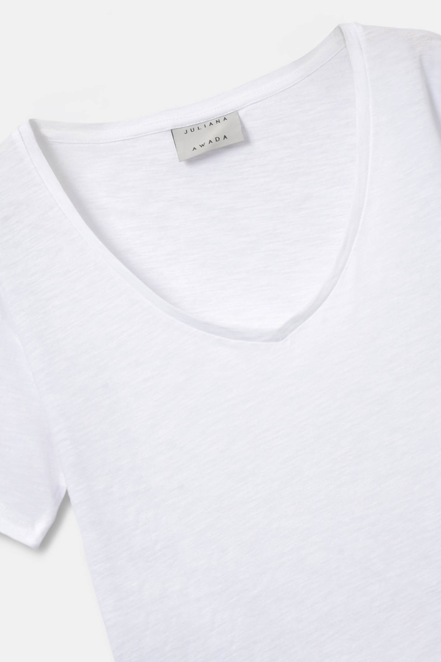 awada_remera-escote-v-pima_21-26-2025__picture-61664