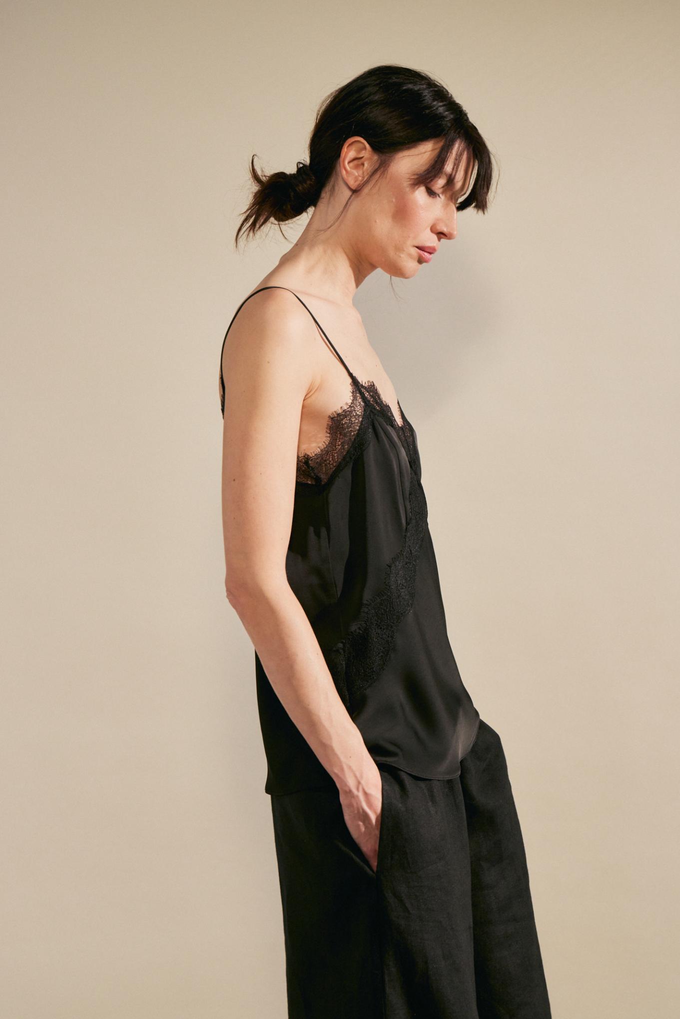 awada_top-encaje_59-22-2025__picture-61892