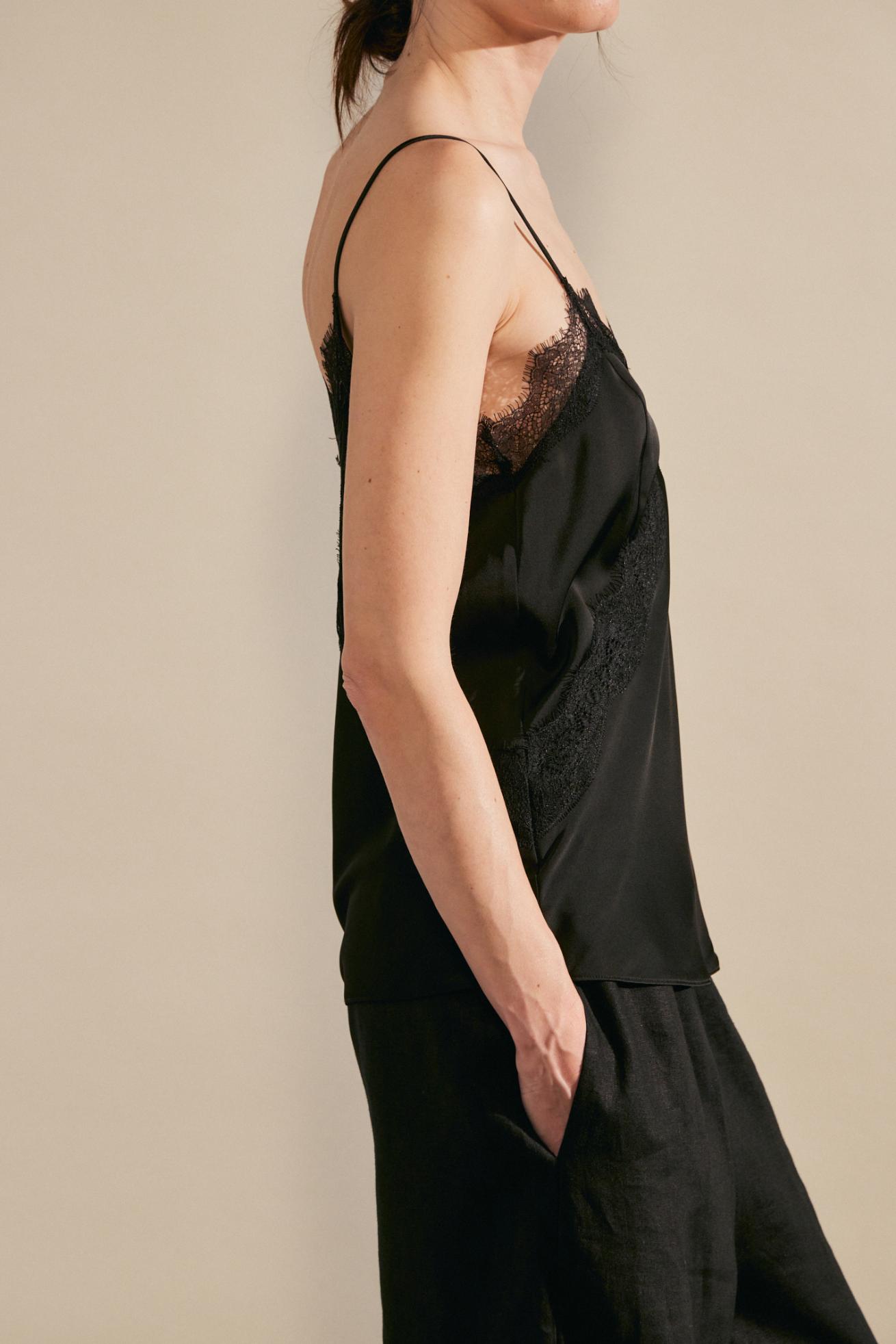 awada_top-encaje_59-22-2025__picture-61893