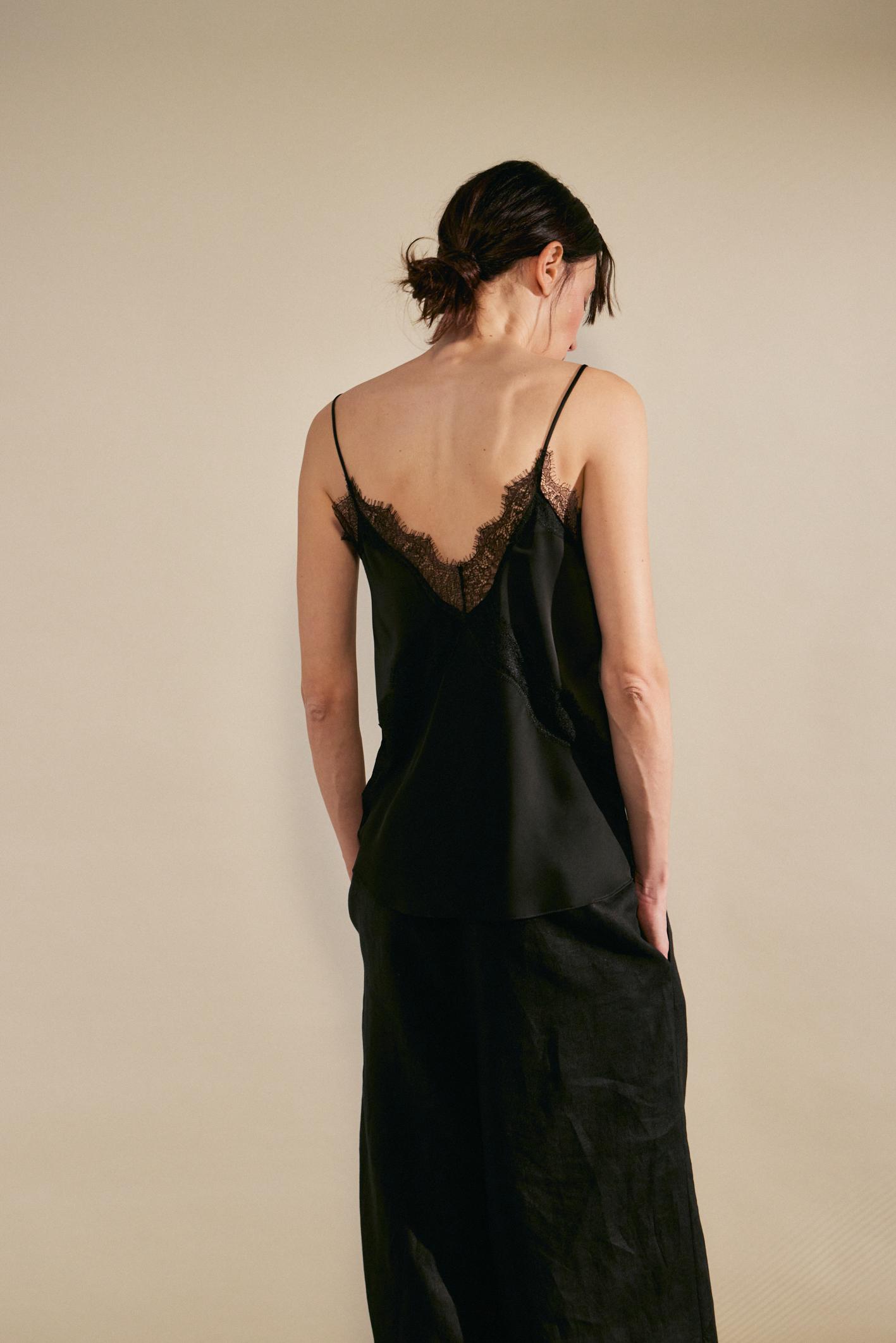 awada_top-encaje_59-22-2025__picture-61894