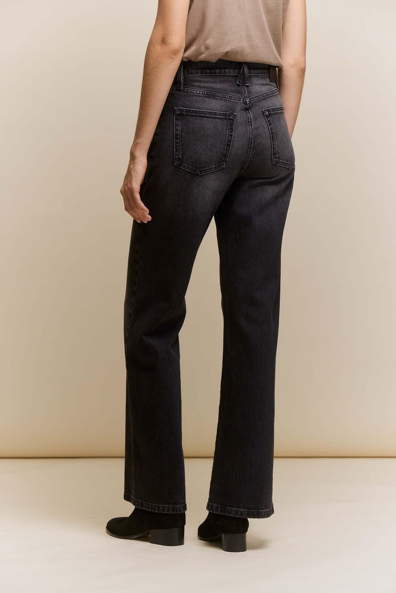 awada_jean-straight-grey_36-19-2026__picture-64330