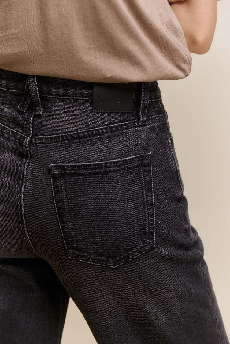 awada_jean-straight-grey_36-19-2026__picture-64331
