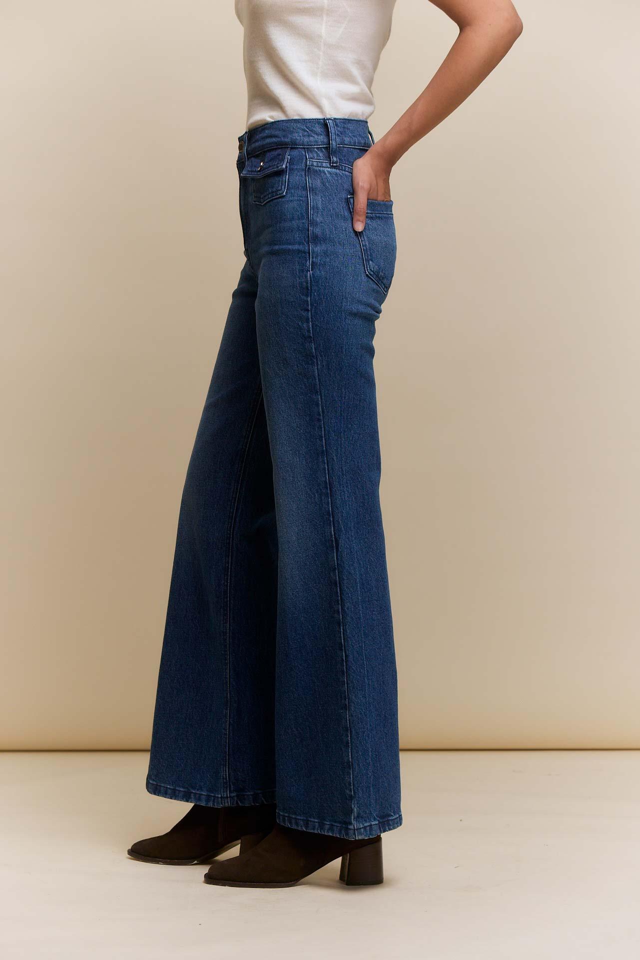 awada_jean-flare-blue_19-23-2026__picture-64335