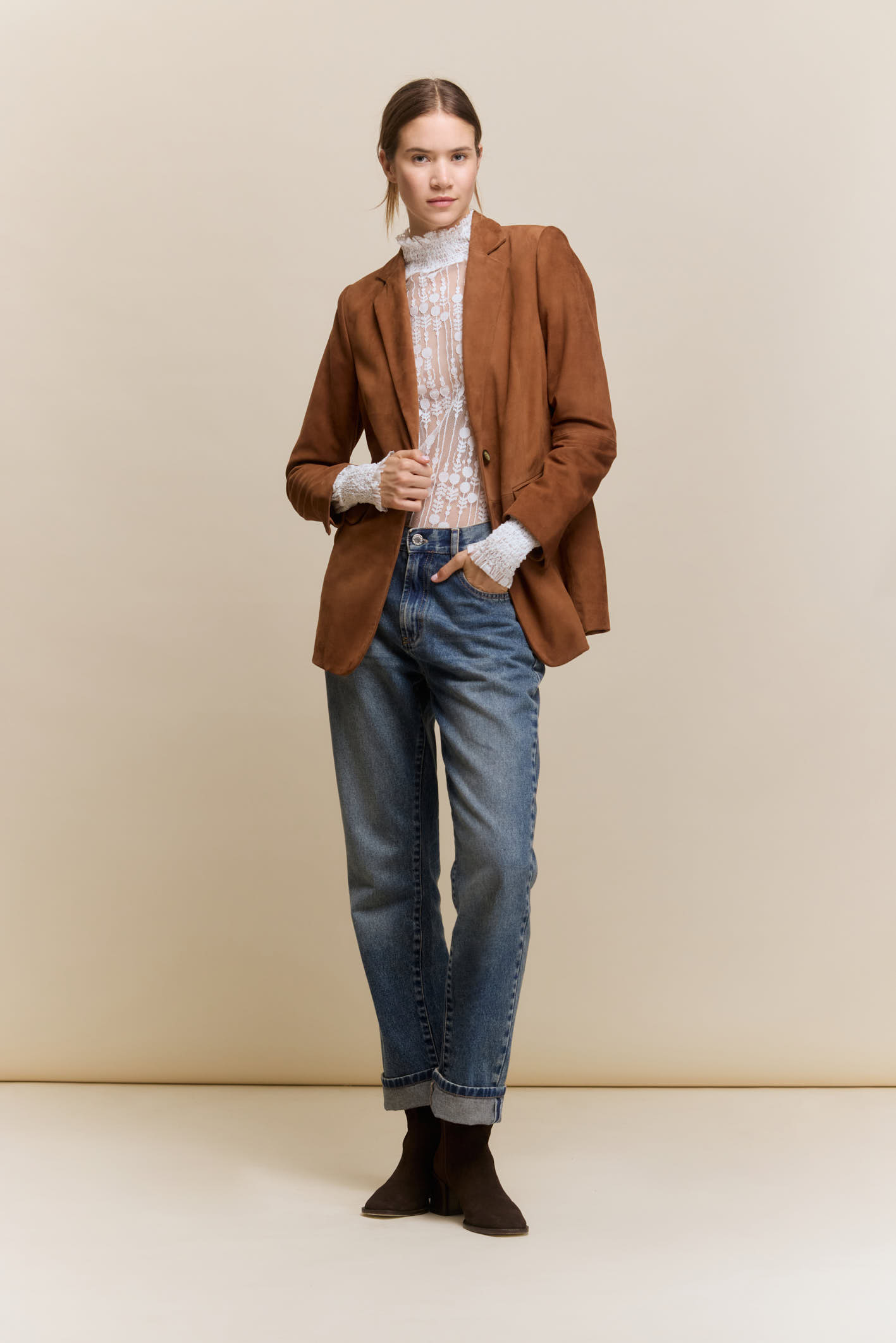 awada_blazer-de-gamuza_45-22-2026__picture-64357