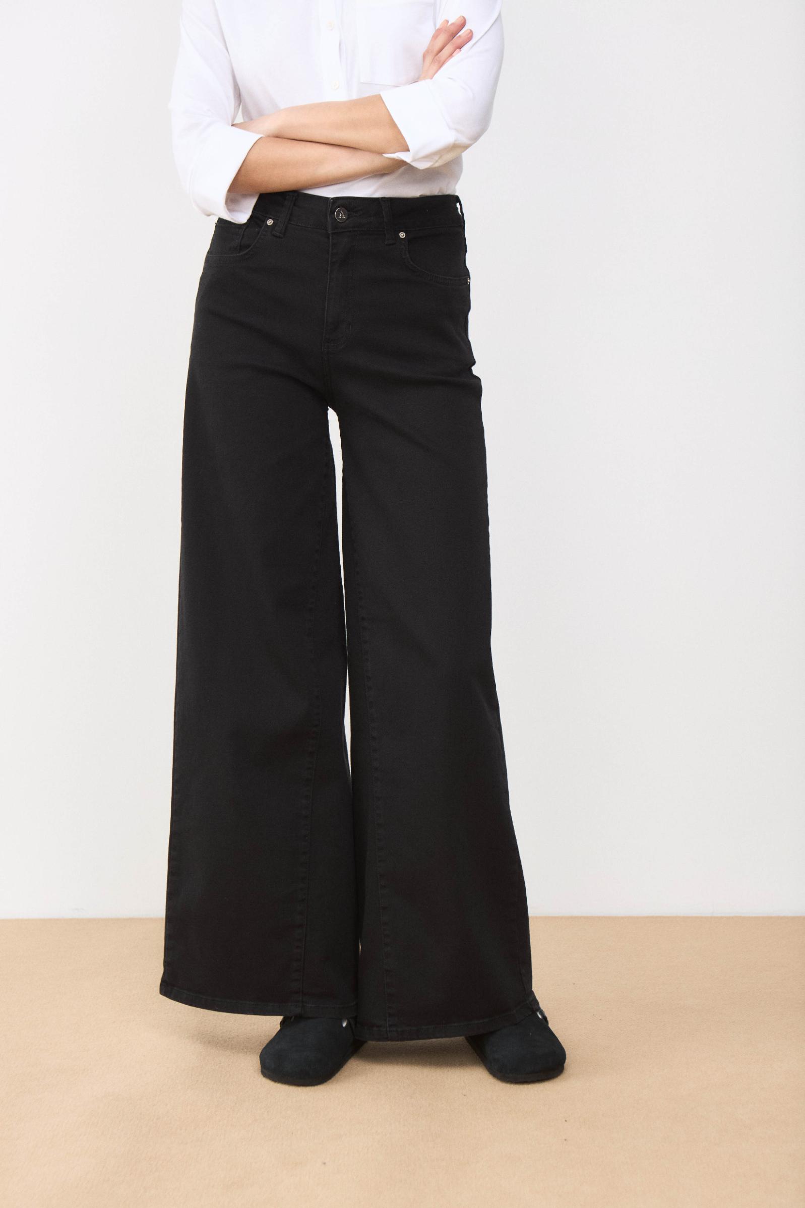 awada_jean-asuncion-black_40-24-2026__picture-64451