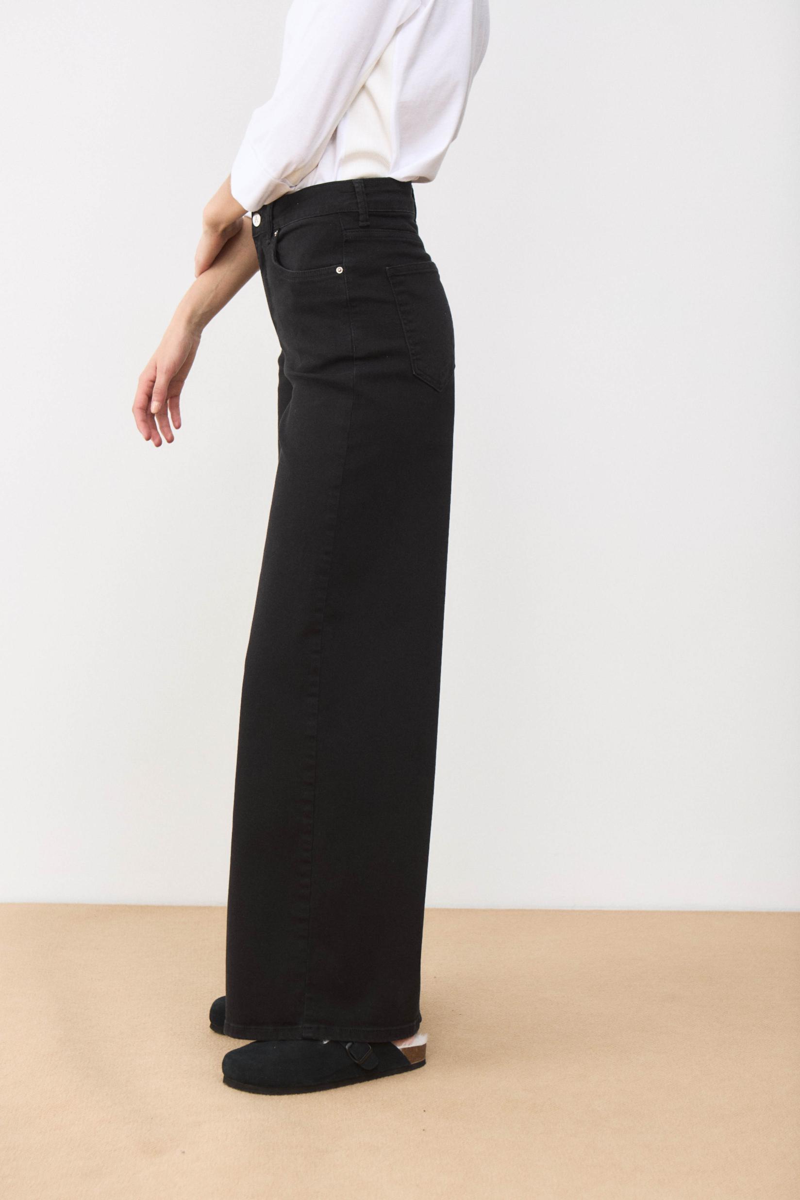awada_jean-asuncion-black_40-24-2026__picture-64452