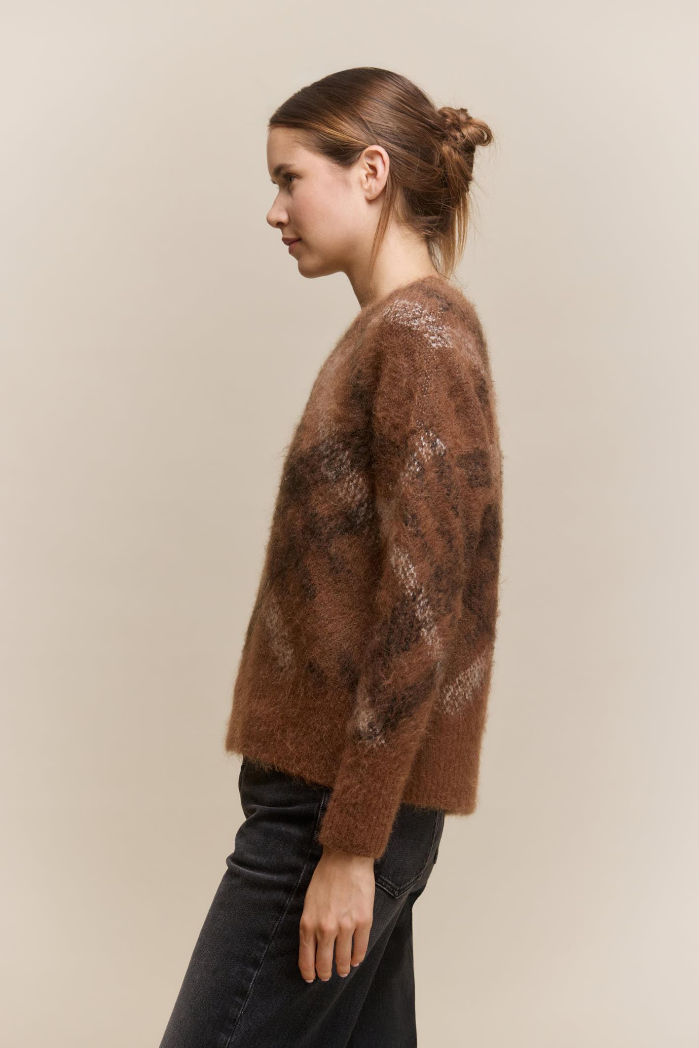 awada_sweater-mohair_31-19-2026__picture-64501