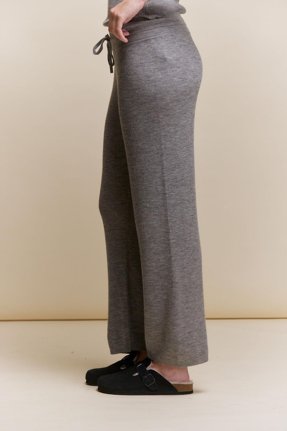awada_pantalon-tejido-lana_44-20-2026__picture-64713