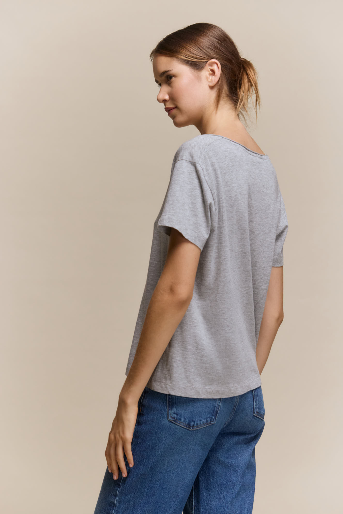 awada_remera-v-basic_29-20-2026__picture-64791